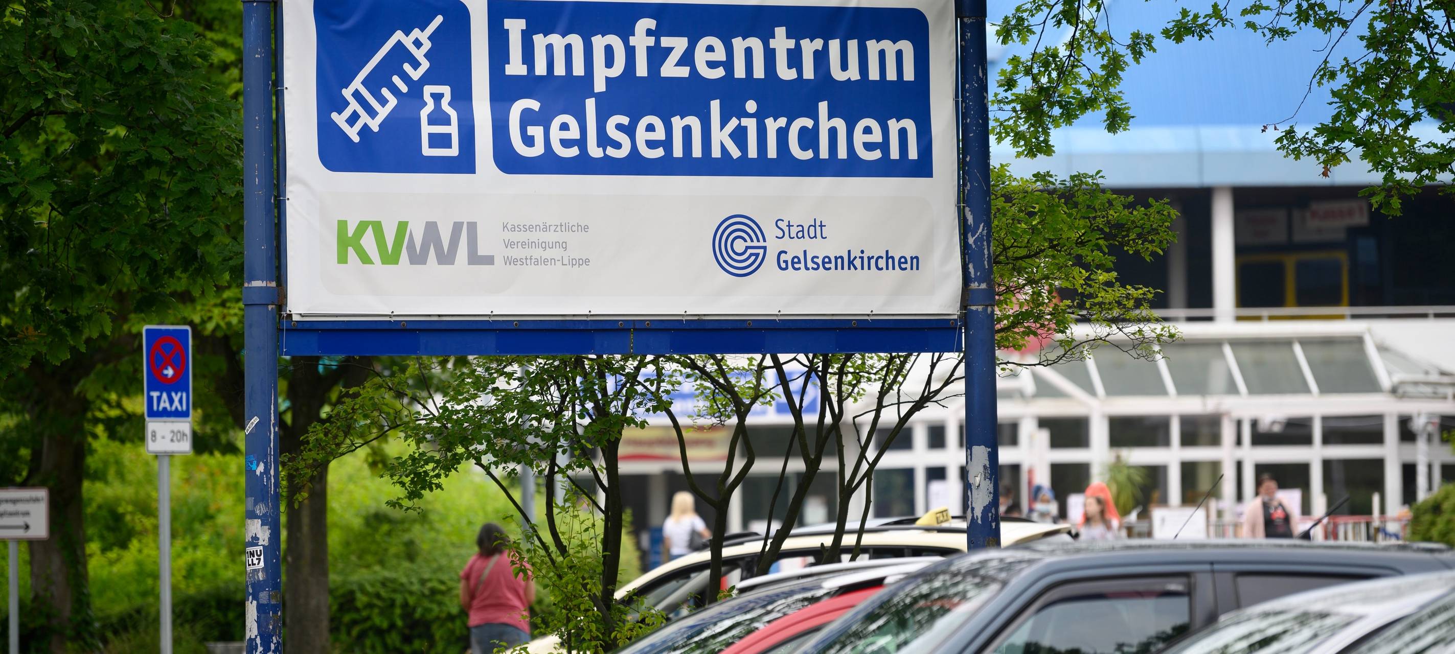 Schild vor dem Impfzentrum Gelsenkirchen
