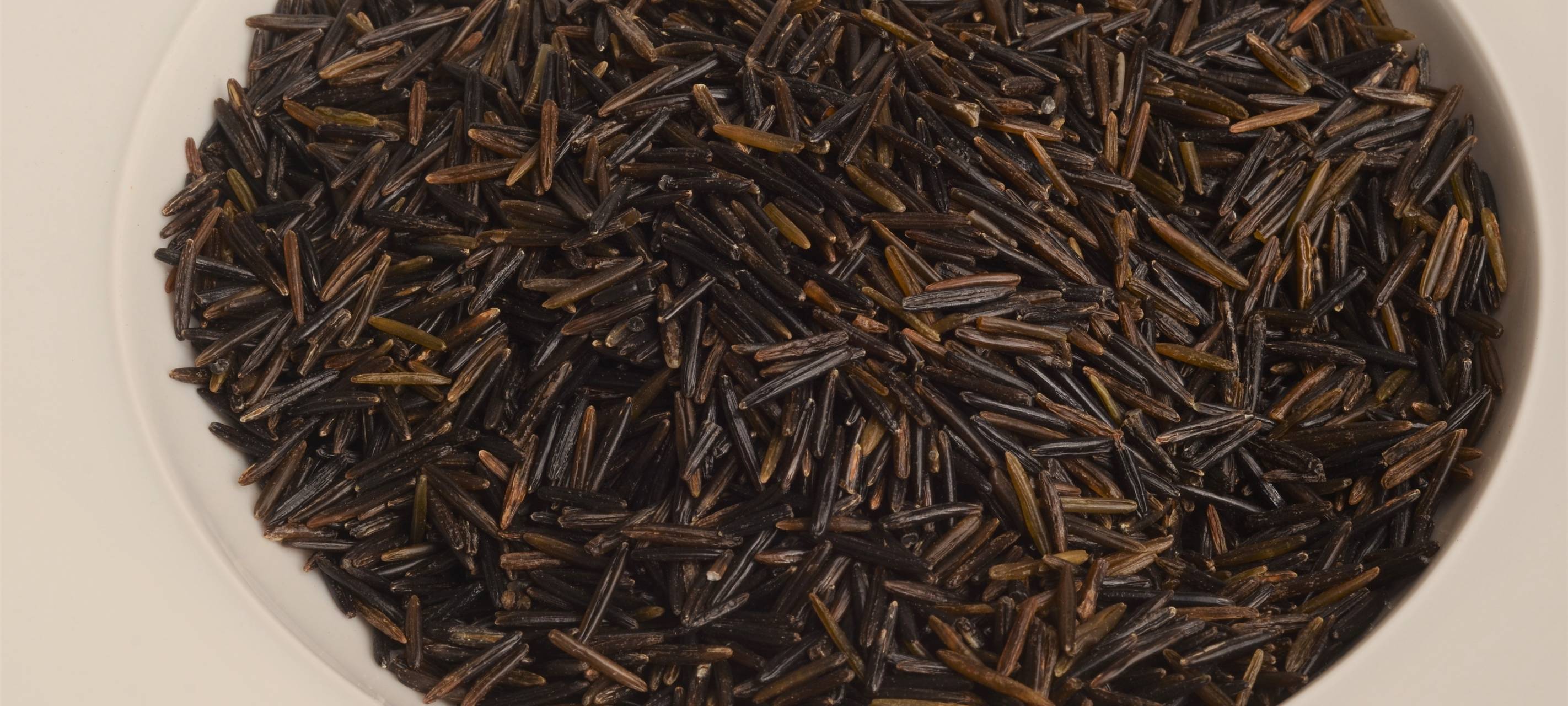 Entenkeule mit schwarzem Reis und Pfirsichen mit Kaiserschoten