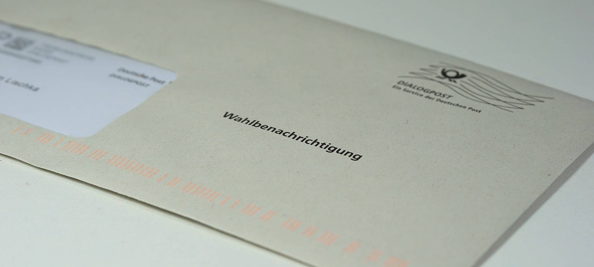 Briefumschlag mit einer Wahlbenachrichtigung