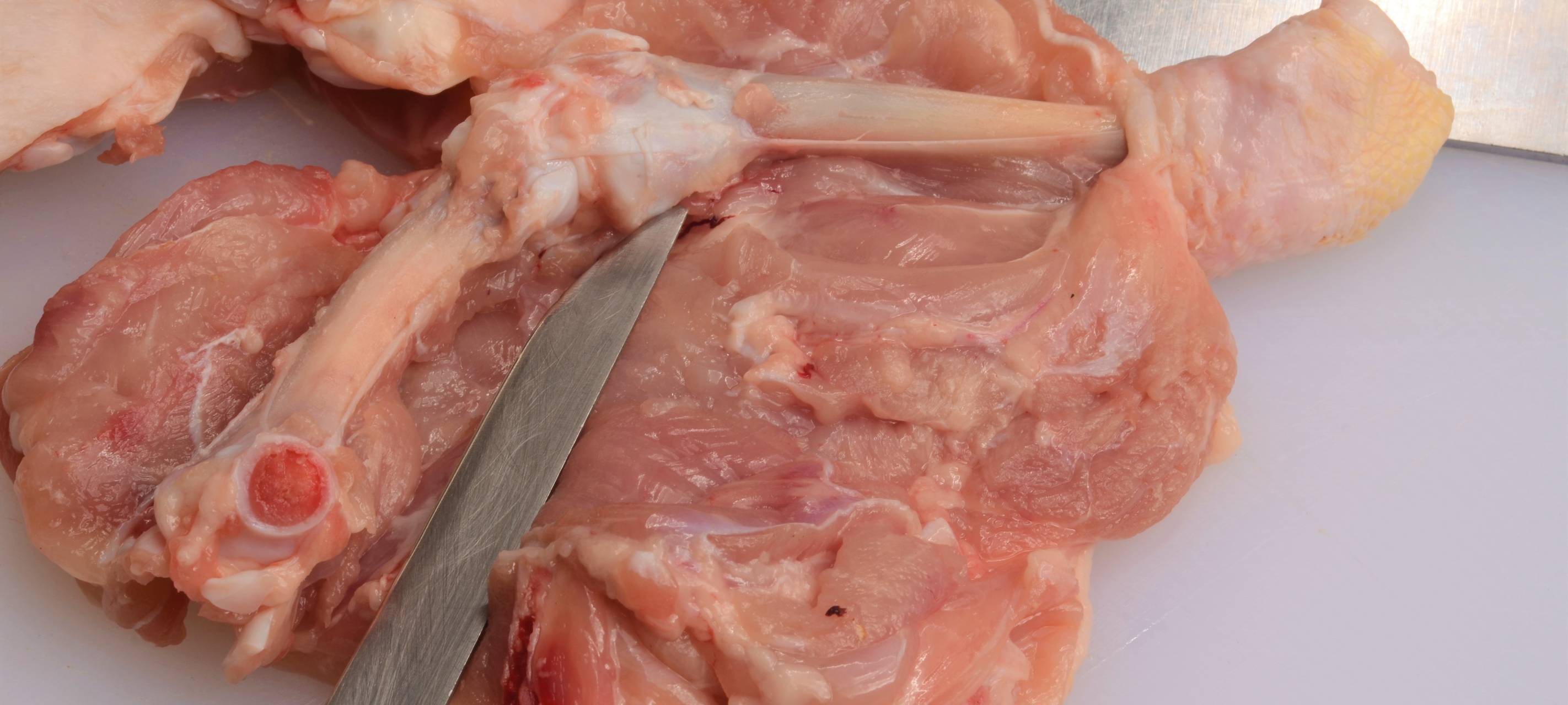 Hähnchenkeulen gefüllt mit Pflaumenmus auf Wok-Gemüse und Jasmin Duftreis