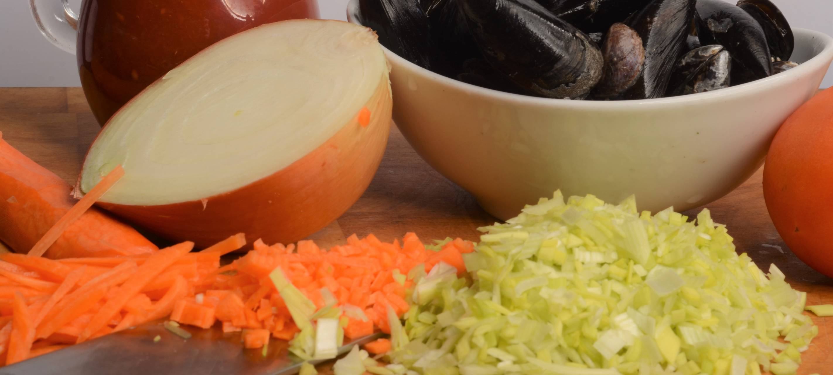 Miesmuscheln mit Weißwein und Tomaten