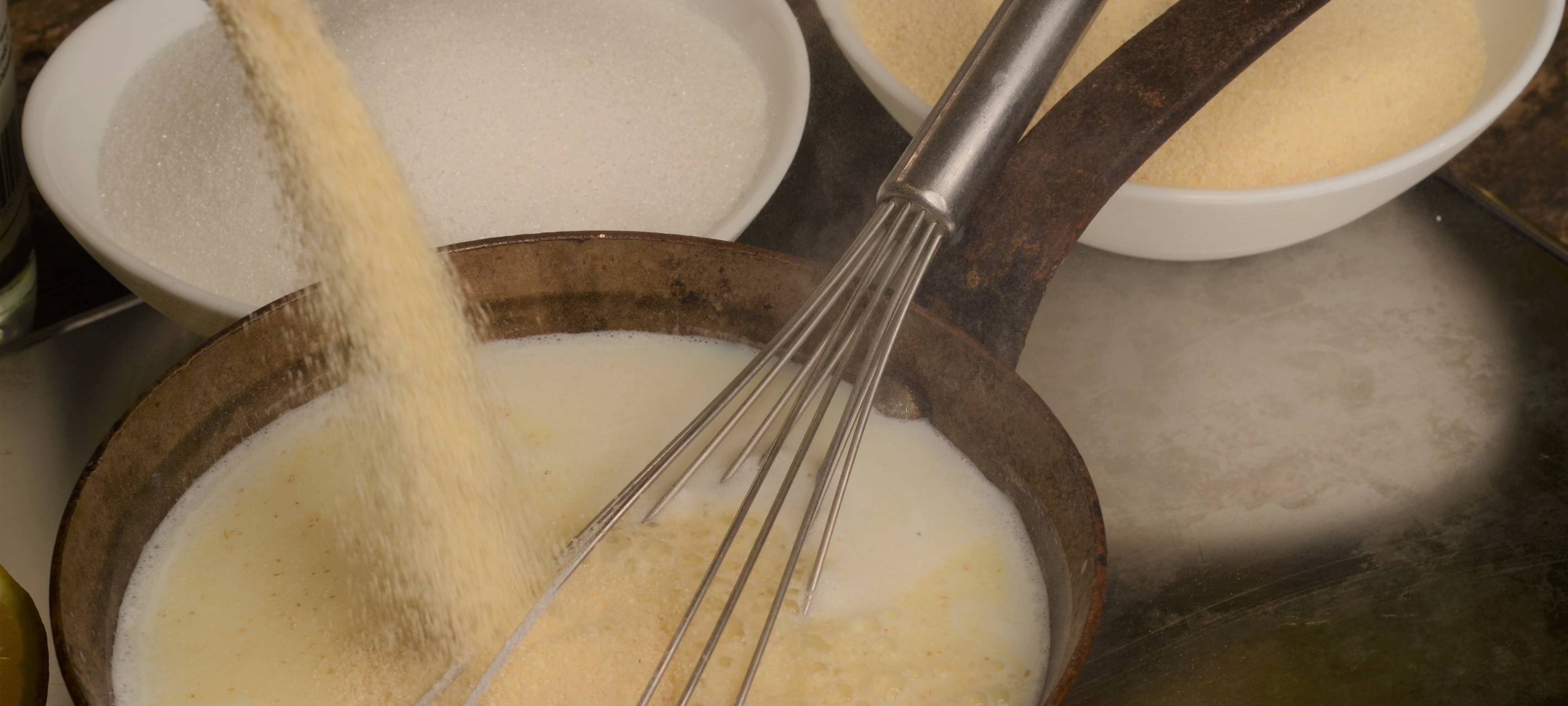 Gebratene Grießschnitte mit Zwetschgenröster