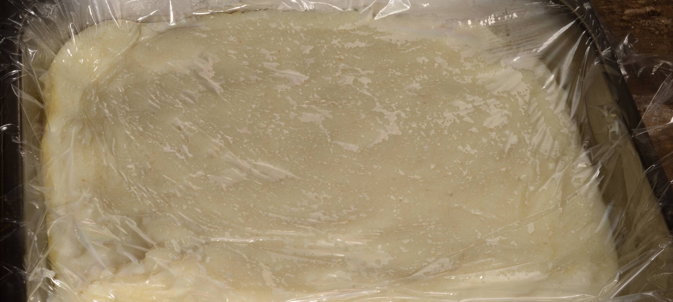 Gebratene Grießschnitte mit Zwetschgenröster