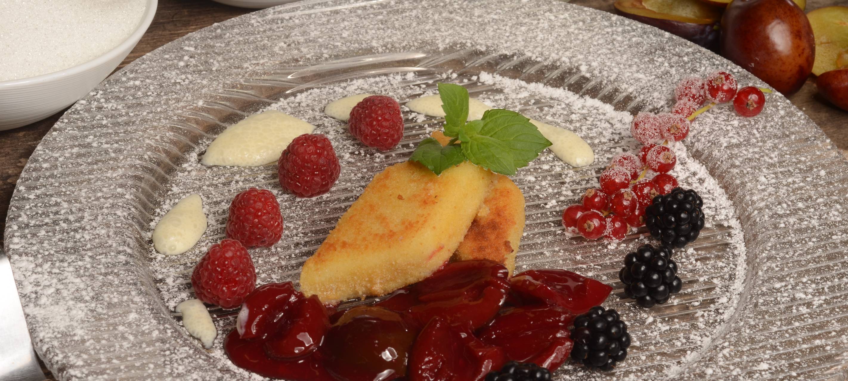 Gebratene Grießschnitte mit Zwetschgenröster