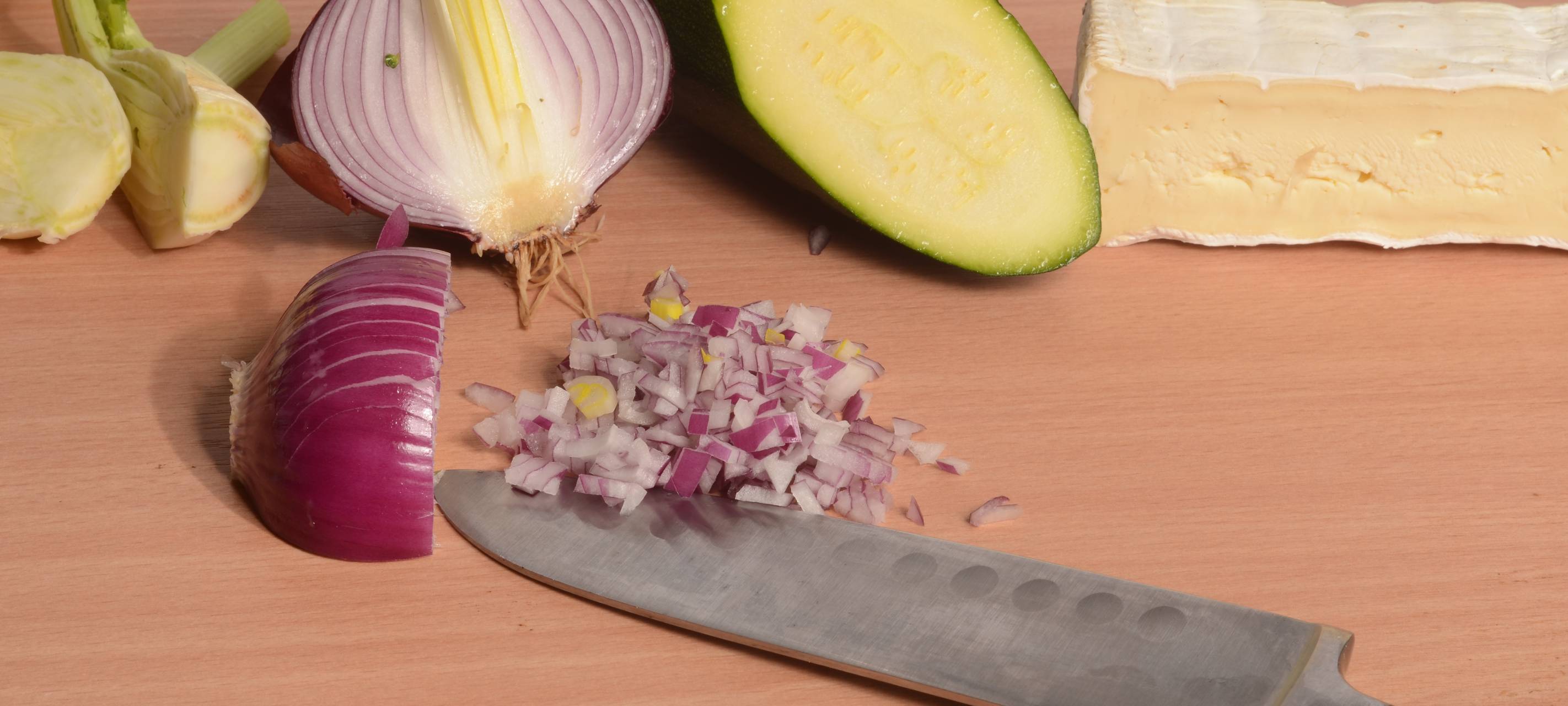 Brie in Alufolie gegart mit Gemüse und Paprika-Kurkuma Aioli