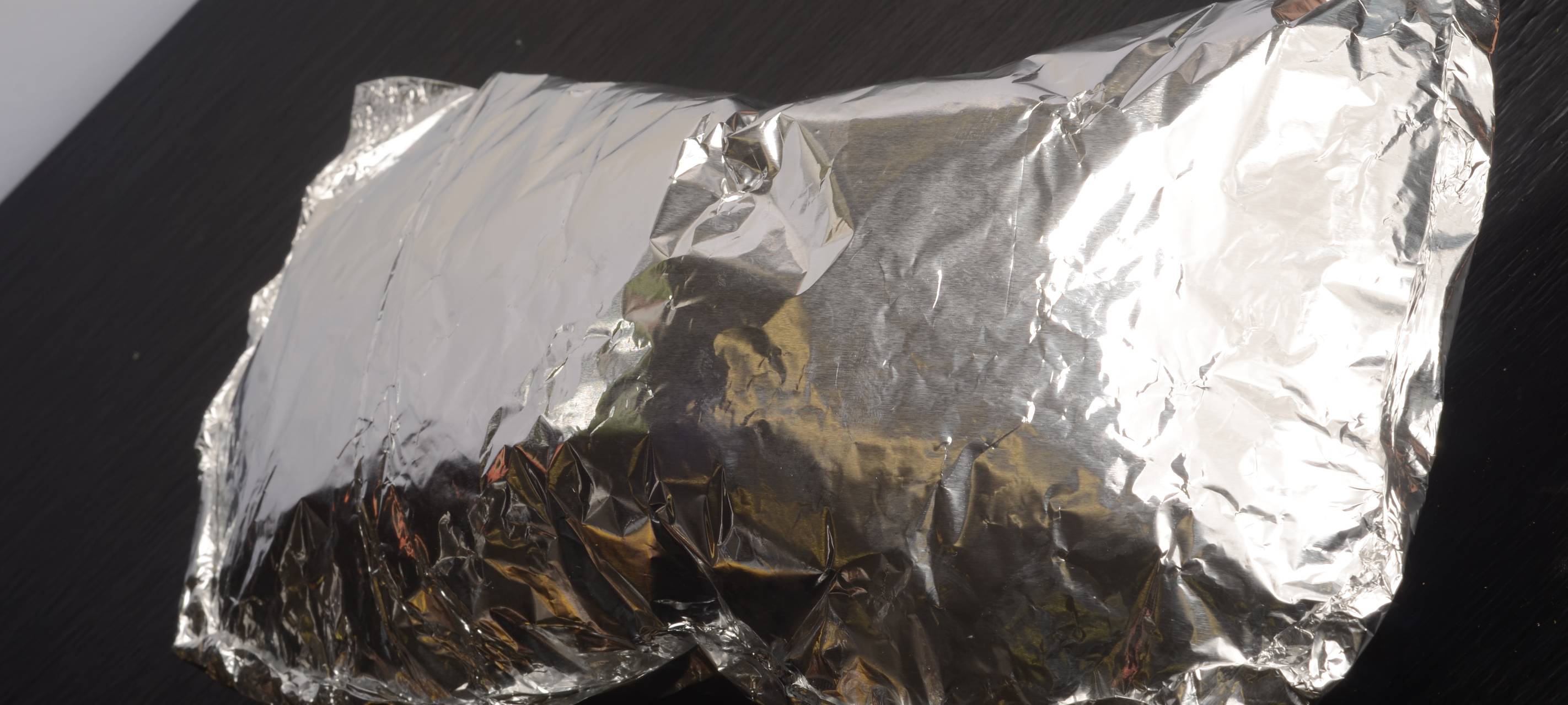 Brie in Alufolie gegart mit Gemüse und Paprika-Kurkuma Aioli