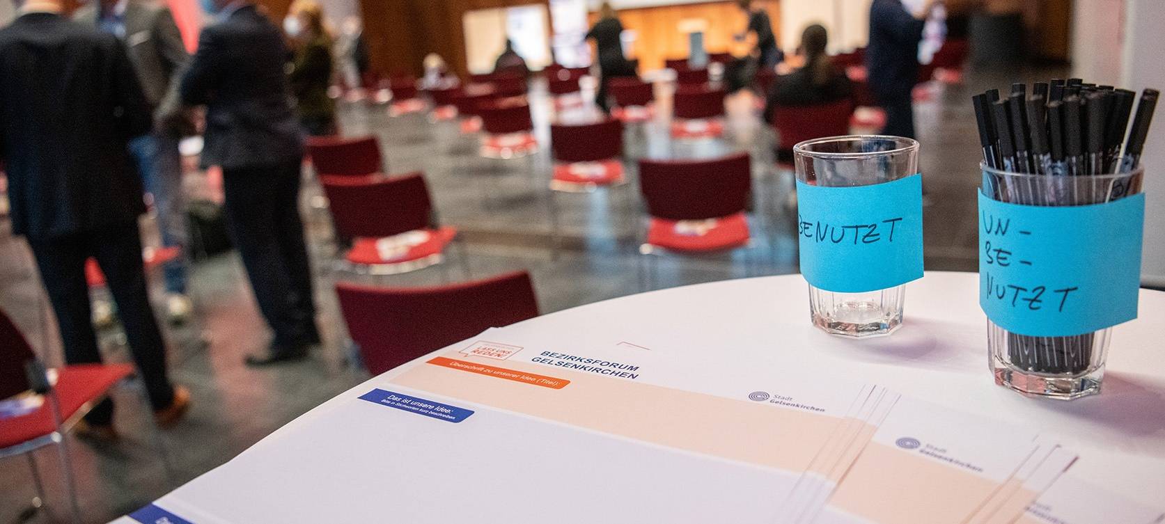 Ideenzettel und Stifte auf dem Bezirksforum "Gelsenkirchen - Lass uns reden..."