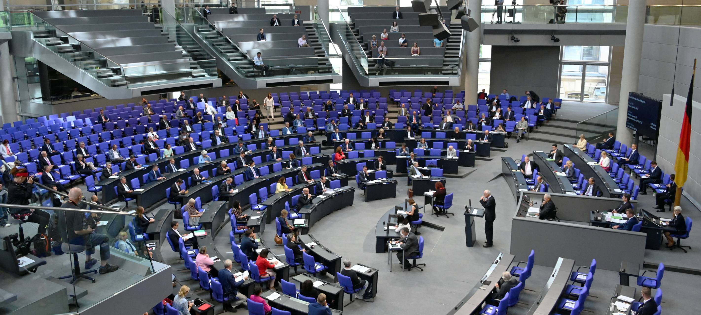 Blick in den Plenarsaal des Deutschen Bundestags 2021