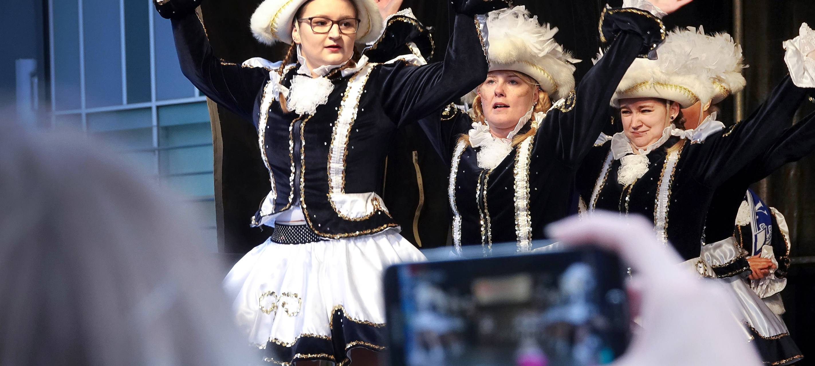 Funkemariechen auf der Bühne