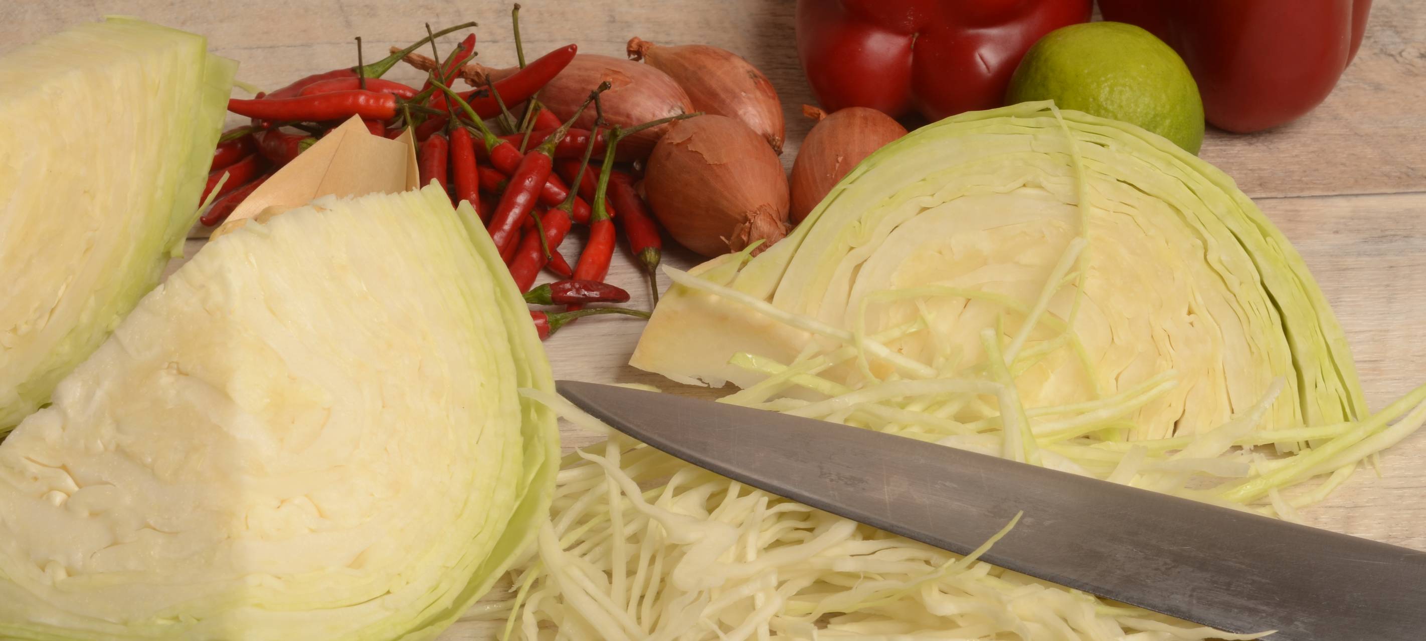 Weißkohl süß-sauer mit Cashews und Hähnchen