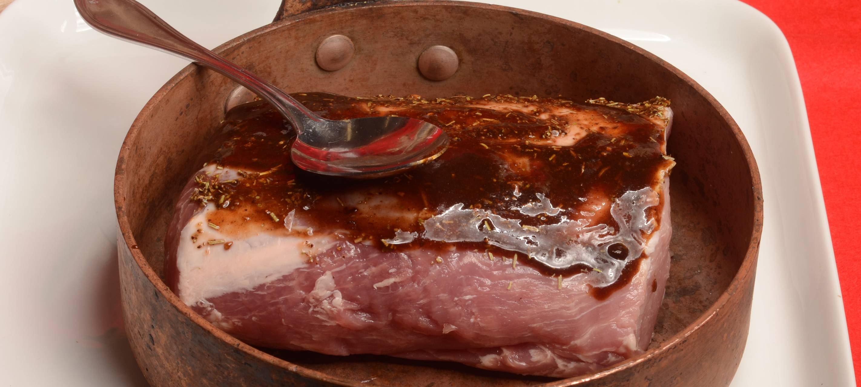 Azteken-Roast vom Schweinerücken mit Hoisin-Basilikum