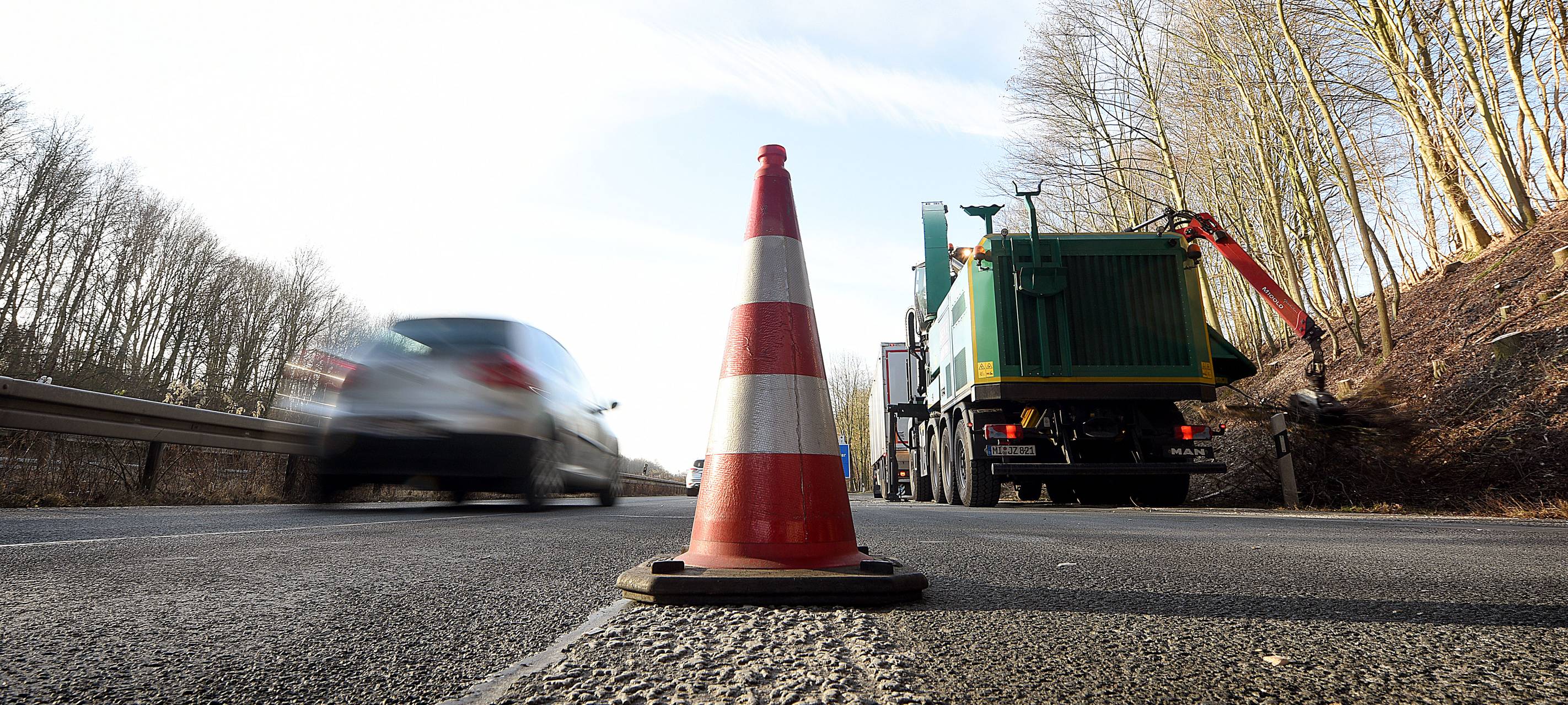 Gehölzpflegearbeiten an einer Autobahn