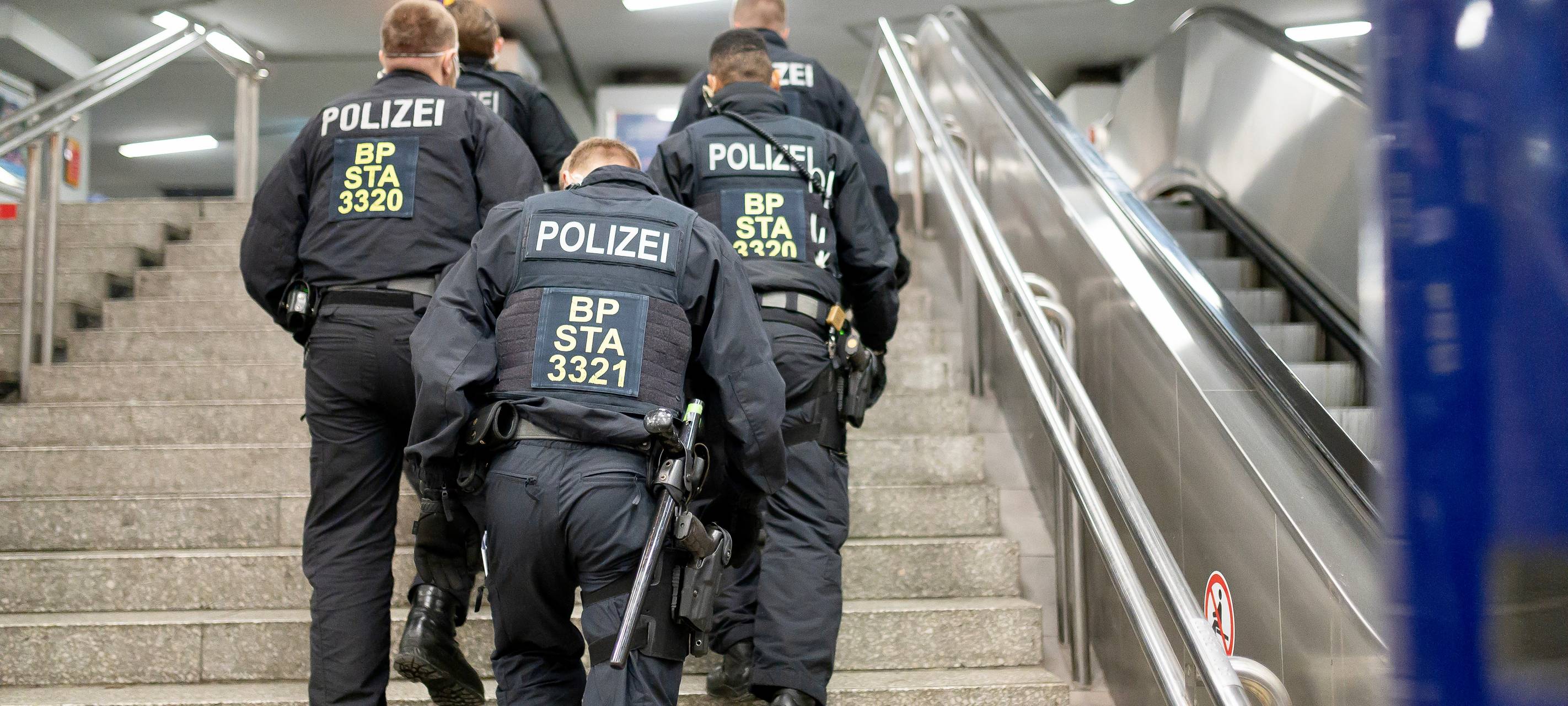 Bundespolizisten im Gelsenkirchener Hauptbahnhof