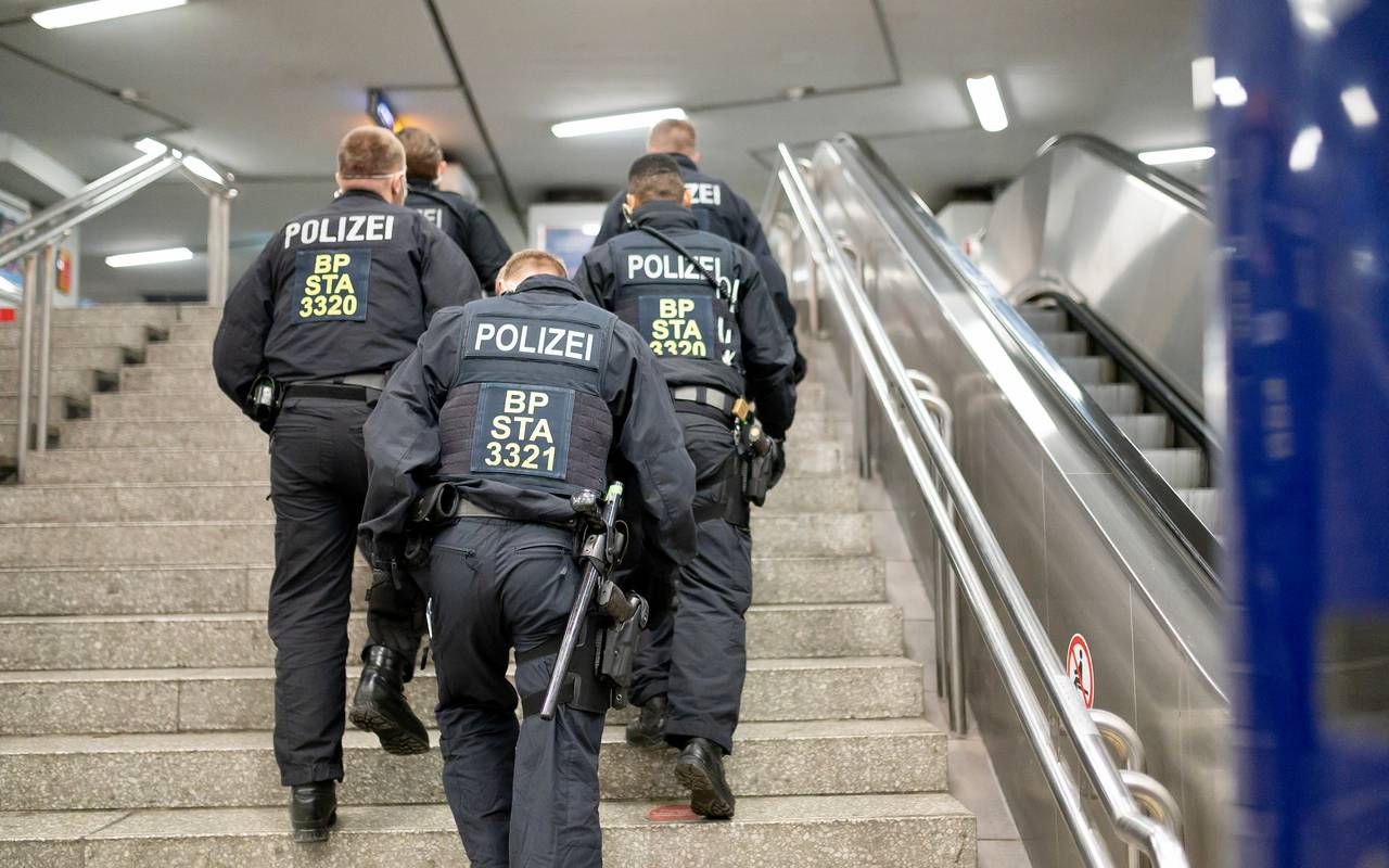 Bundespolizisten im Gelsenkirchener Hauptbahnhof 