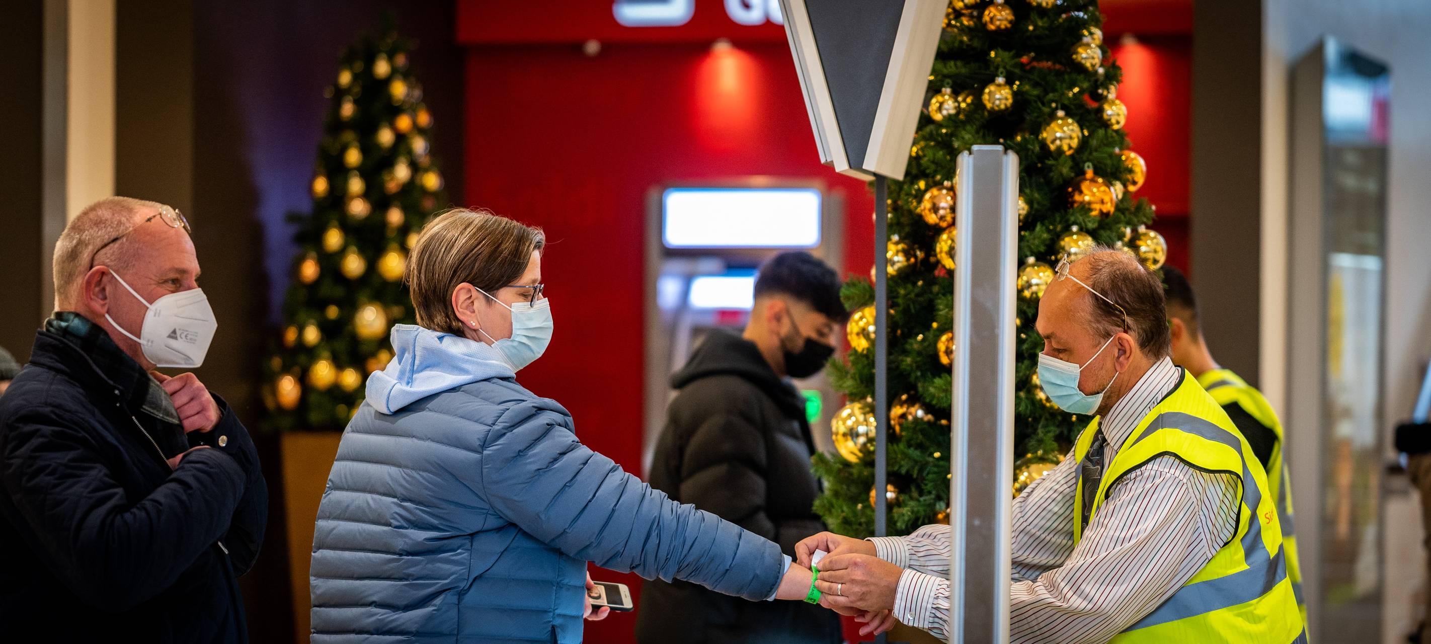 2G-Bändchen in der Bottroper Innenstadt