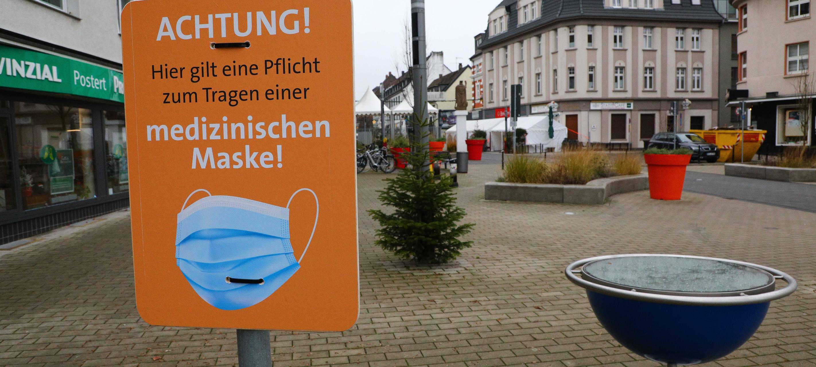 Schild Maskenpflicht in der Bottroper Innenstadt