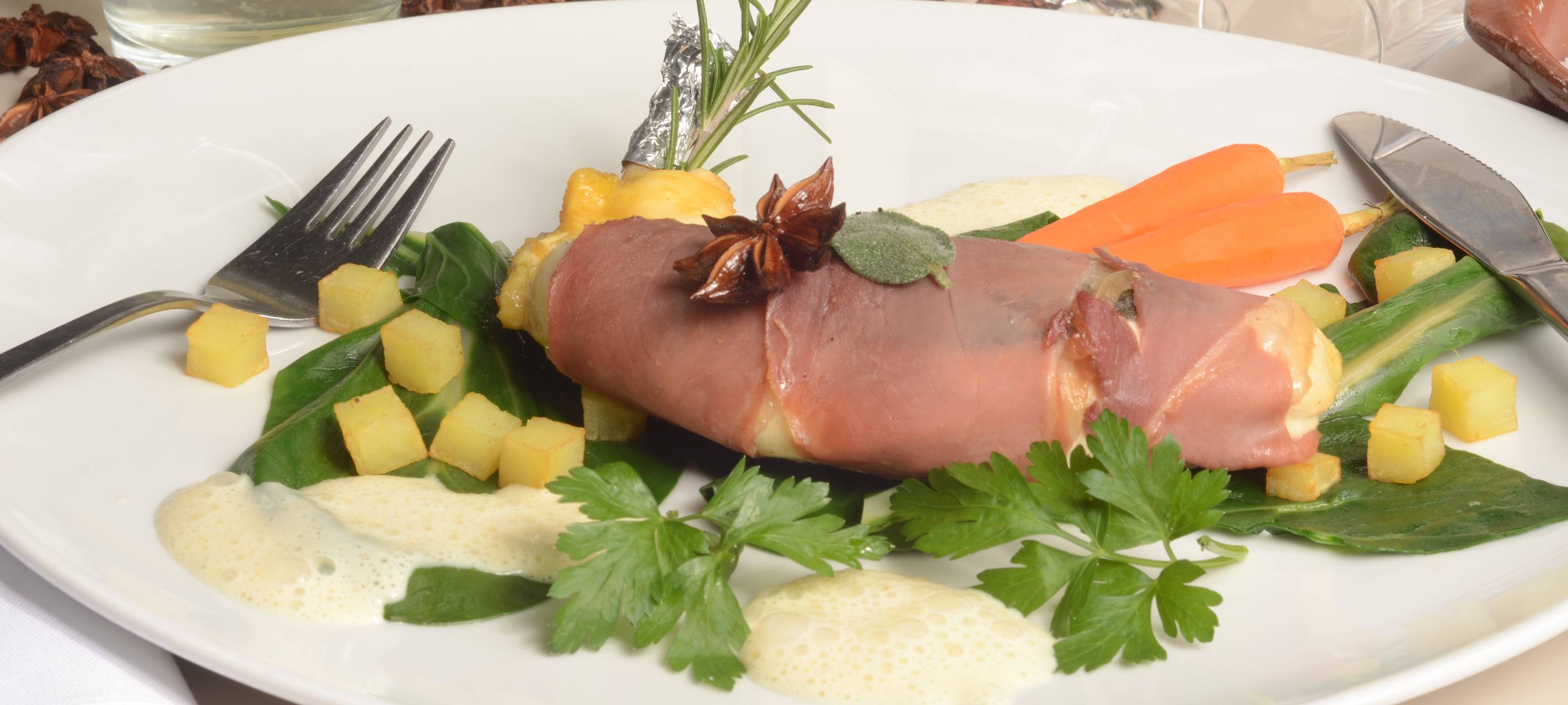 Hähnchenbrust auf Mangold mit Zitronen-Sternanis-Soße und Wermut