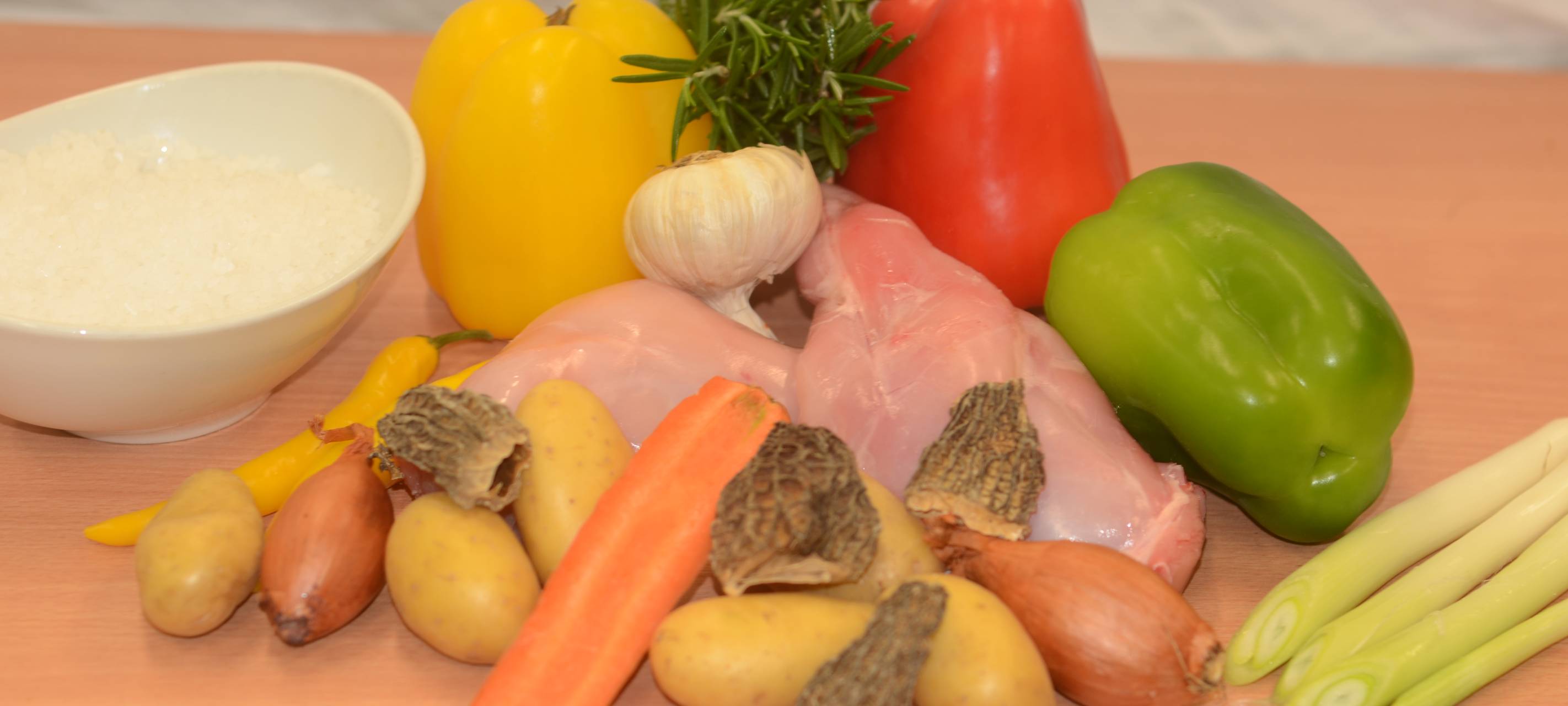 Kaninchenkeulen im Römertopf geschmort mit Morcheln