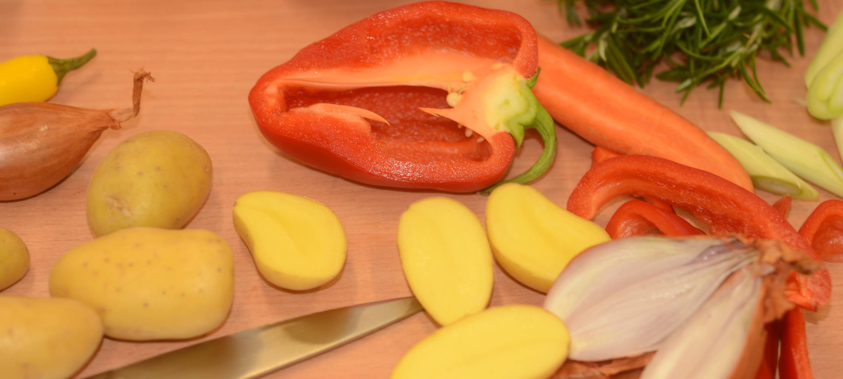 Kaninchenkeulen im Römertopf geschmort mit Morcheln