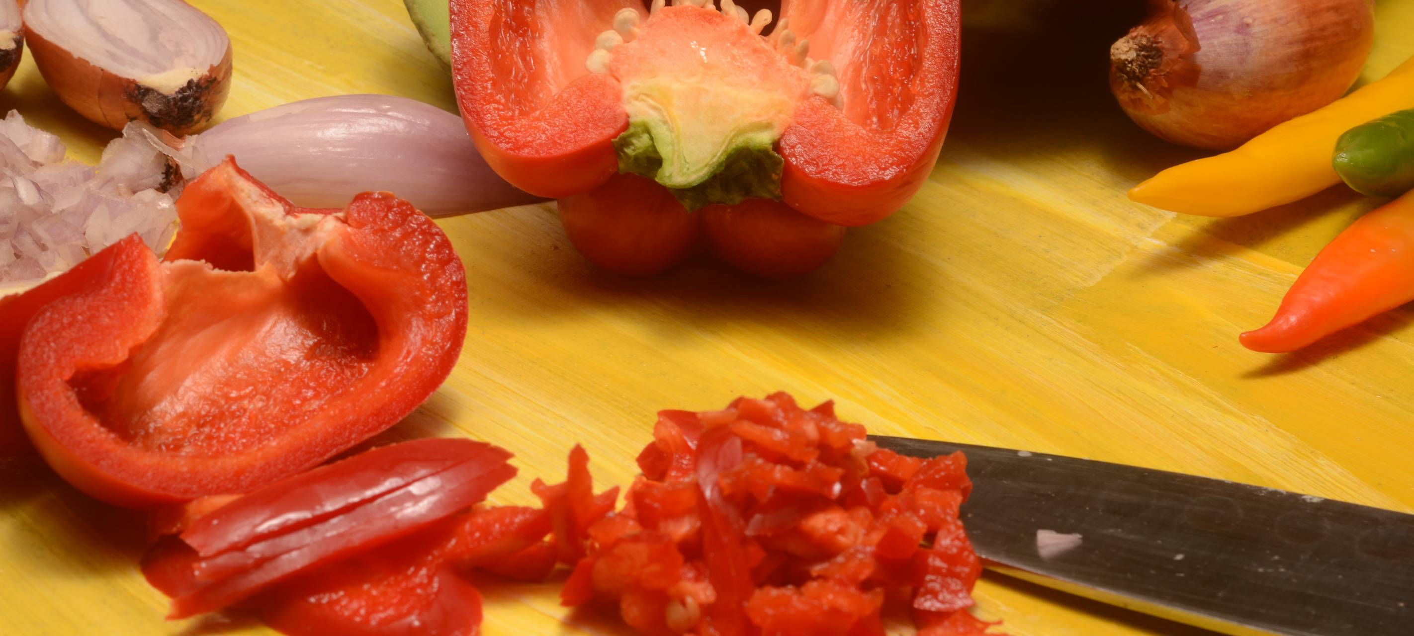 90er Jahre: Chili con Carne mit gefüllter Ofenkartoffel Guacamole und Nachos