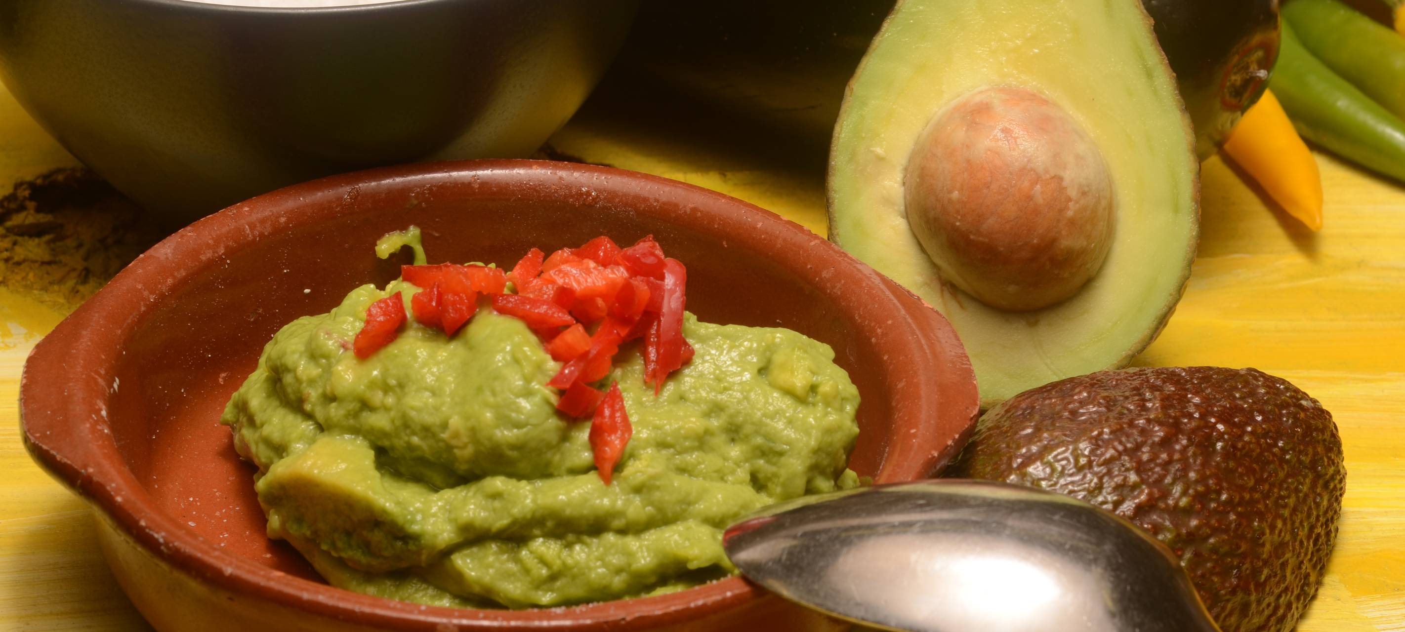 90er Jahre: Chili con Carne mit gefüllter Ofenkartoffel Guacamole und Nachos