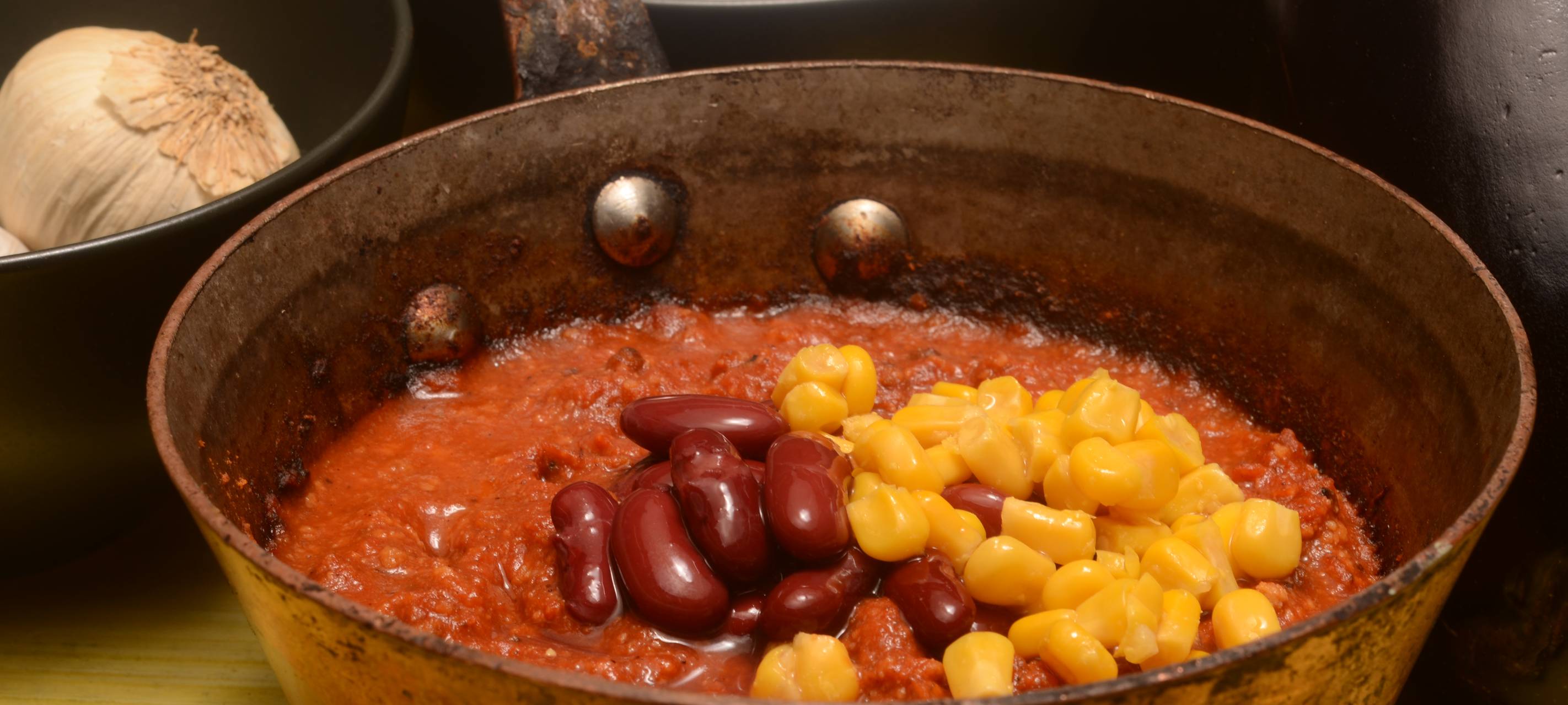 90er Jahre: Chili con Carne mit gefüllter Ofenkartoffel Guacamole und Nachos