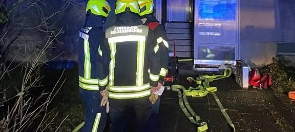 Feuerwehr im Einsatz bei Kellerbrand in Gelsenkirchen-Sutum