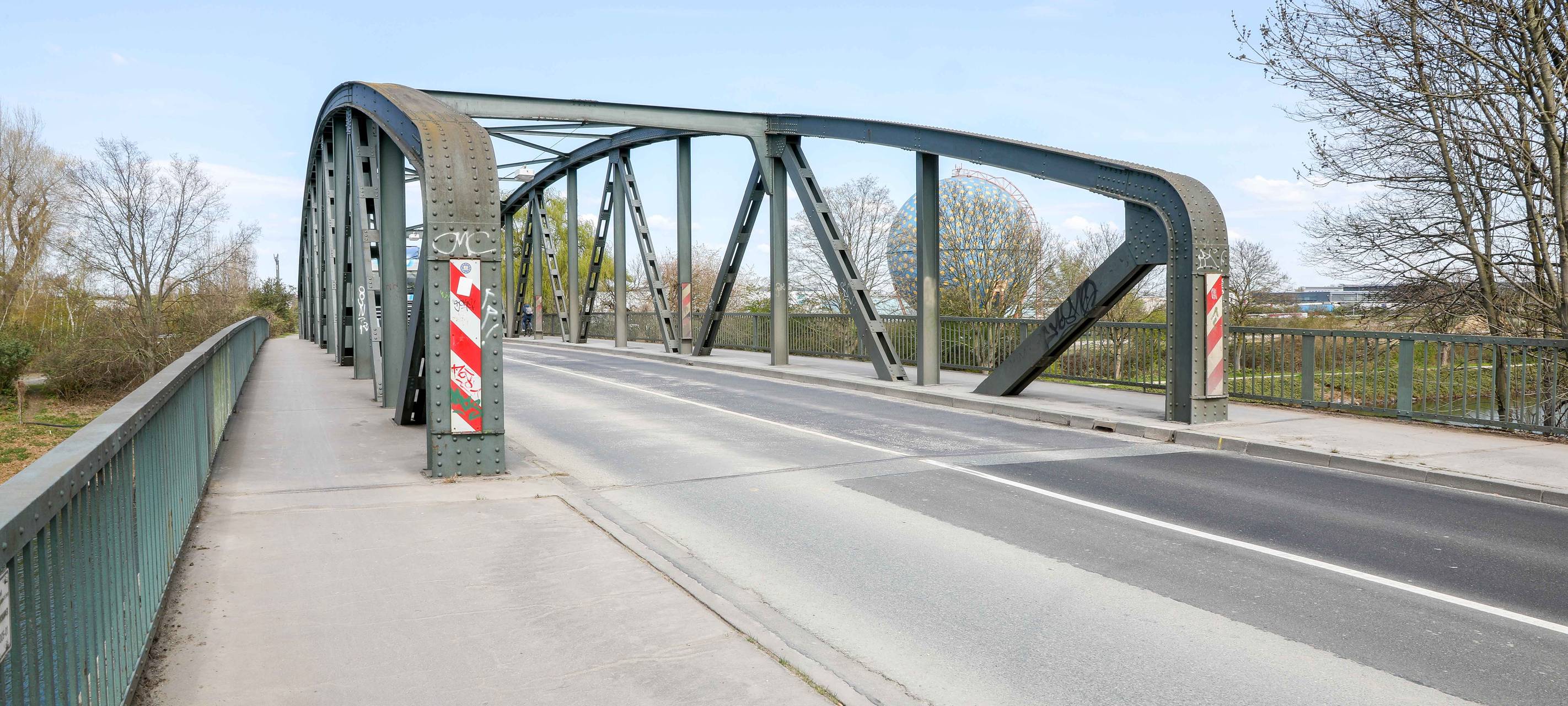 Die Brücke über den Rhein-Herne-Kanal an der Uechtingstraße