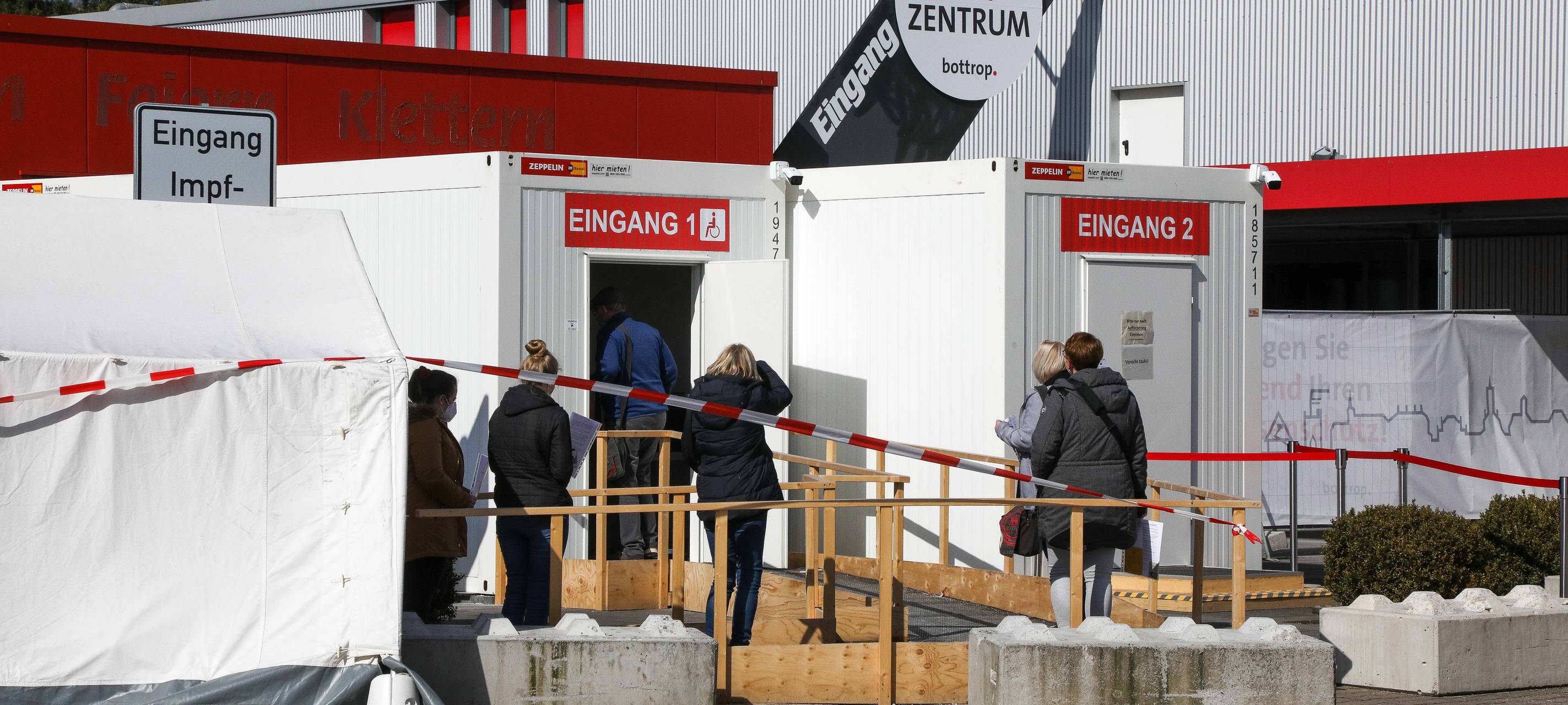 Der Eingang des Bottroper Impfzentrums
