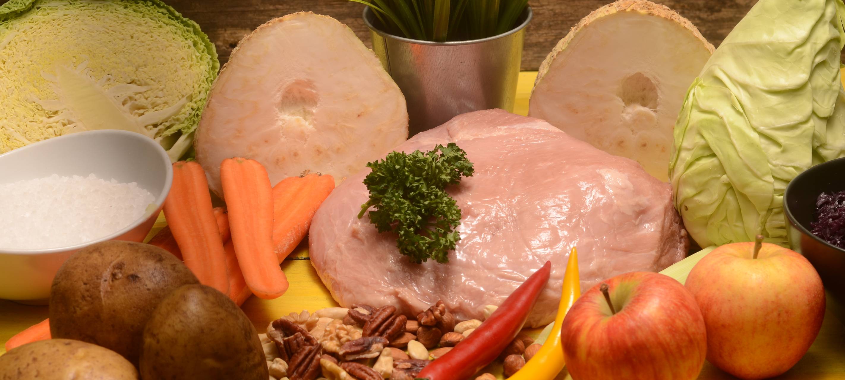 Schweineschulter im Wirsingblatt mit Weißbier-Sabayon