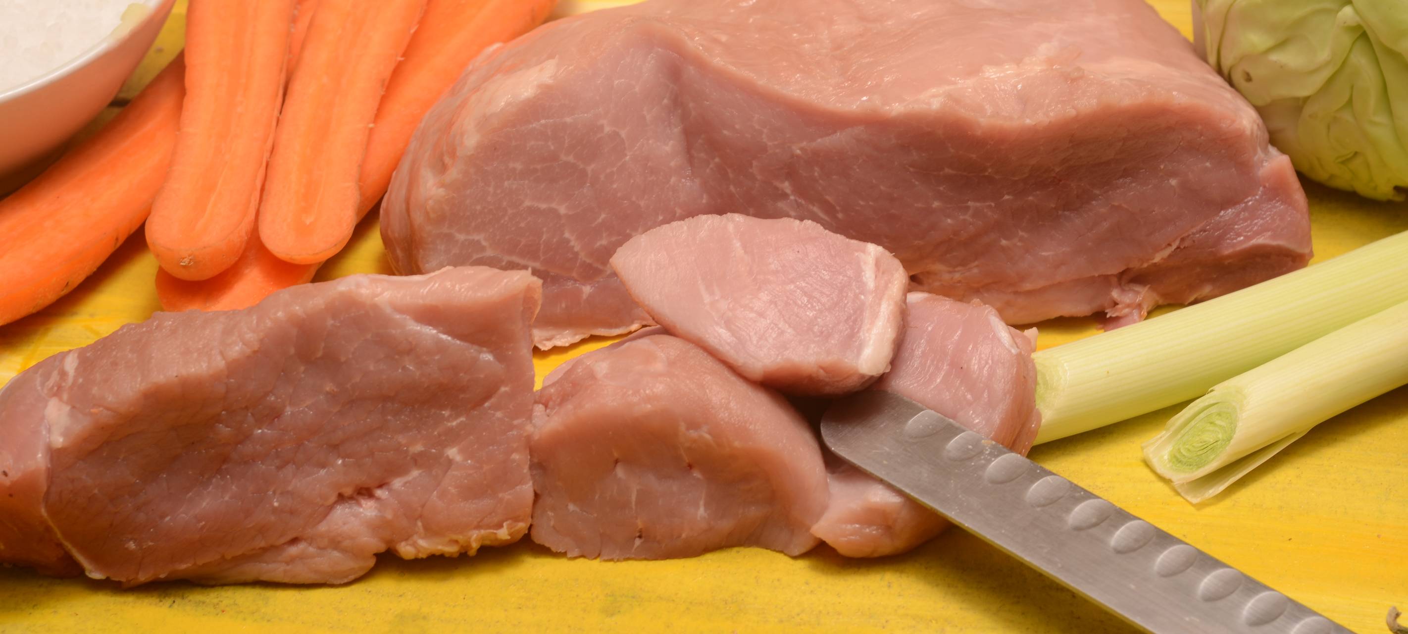 Schweineschulter im Wirsingblatt mit Weißbier-Sabayon