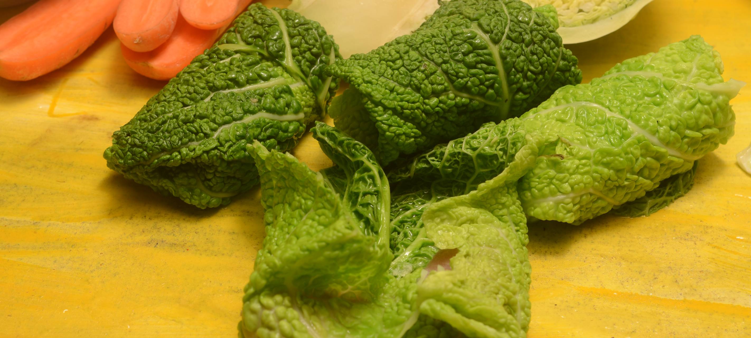 Schweineschulter im Wirsingblatt mit Weißbier-Sabayon