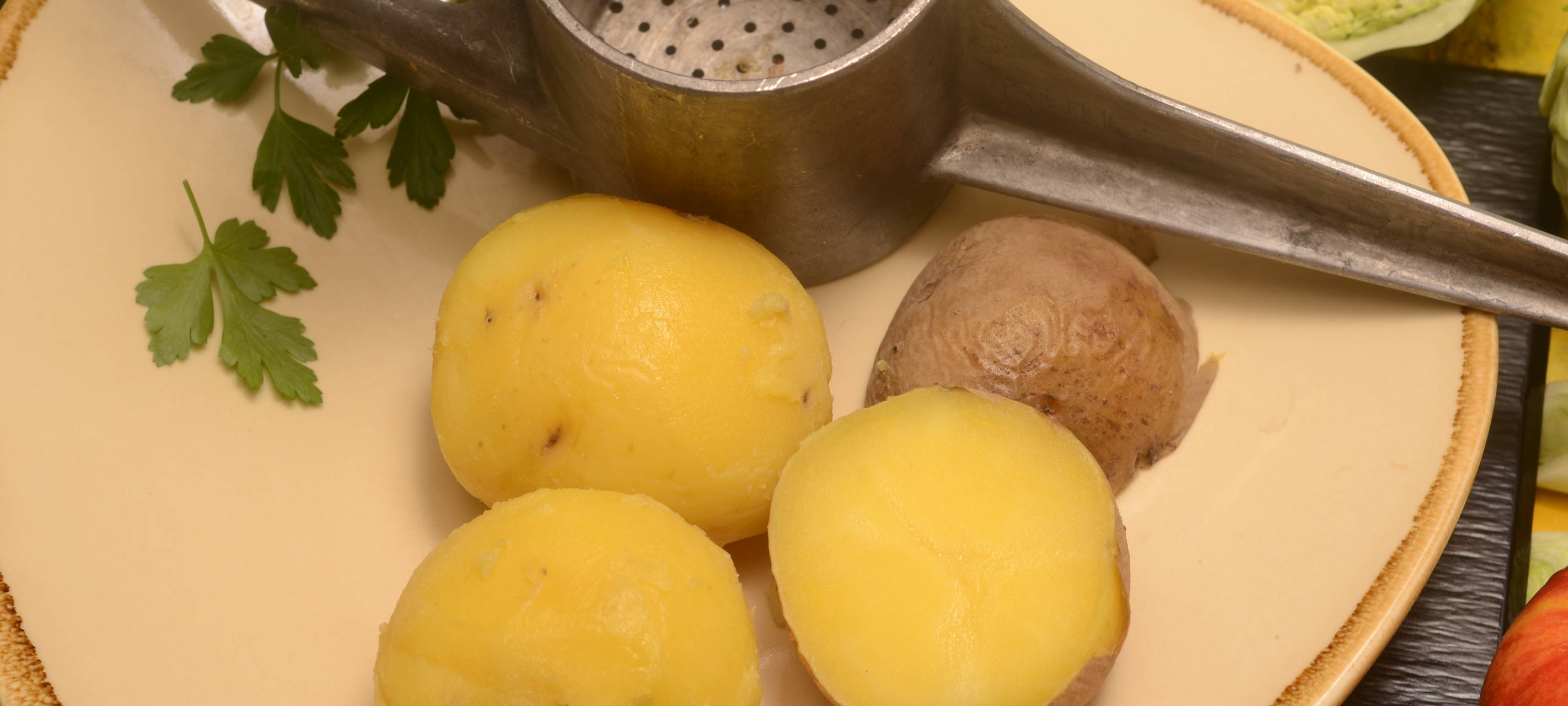 Schweineschulter im Wirsingblatt mit Weißbier-Sabayon