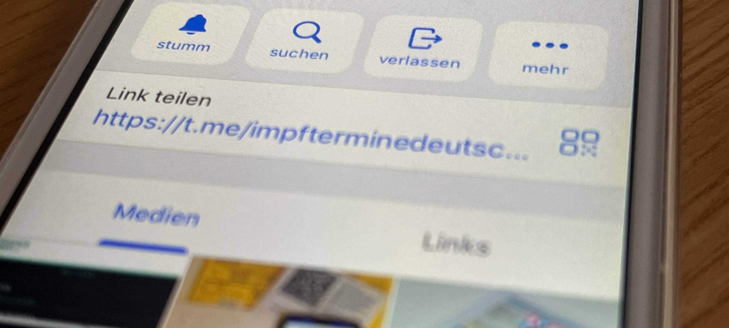 Selbstversuch: Wie leicht kommt man an gefälschte Impfpässe?