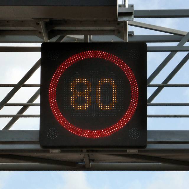 Tempolimit-Schild 80 km/h