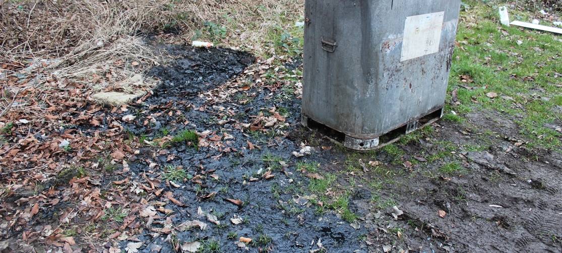 Umweltsünder entsorgen Öltank