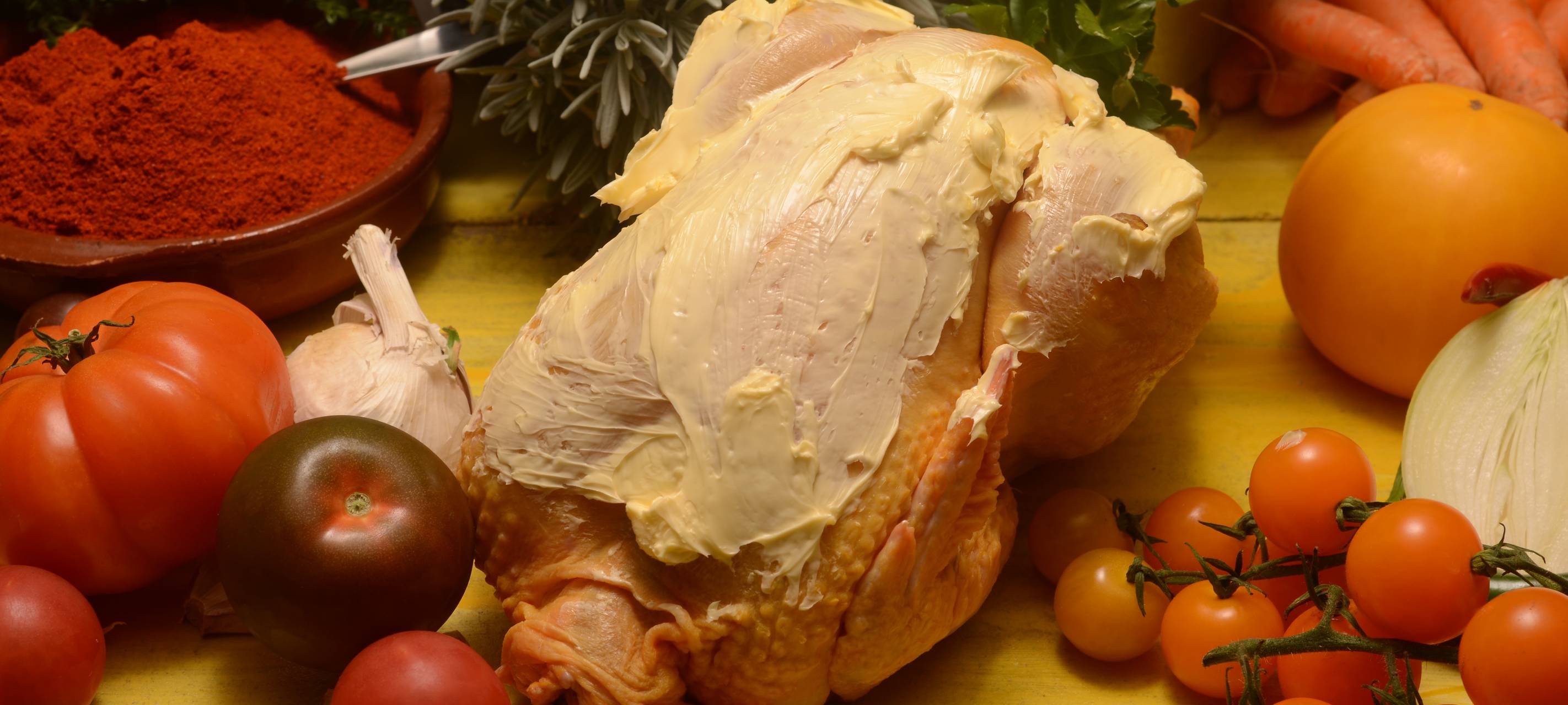 Brathähnchen gefüllt mit Zaalouk, Karotten und Ofen-Kartoffeln