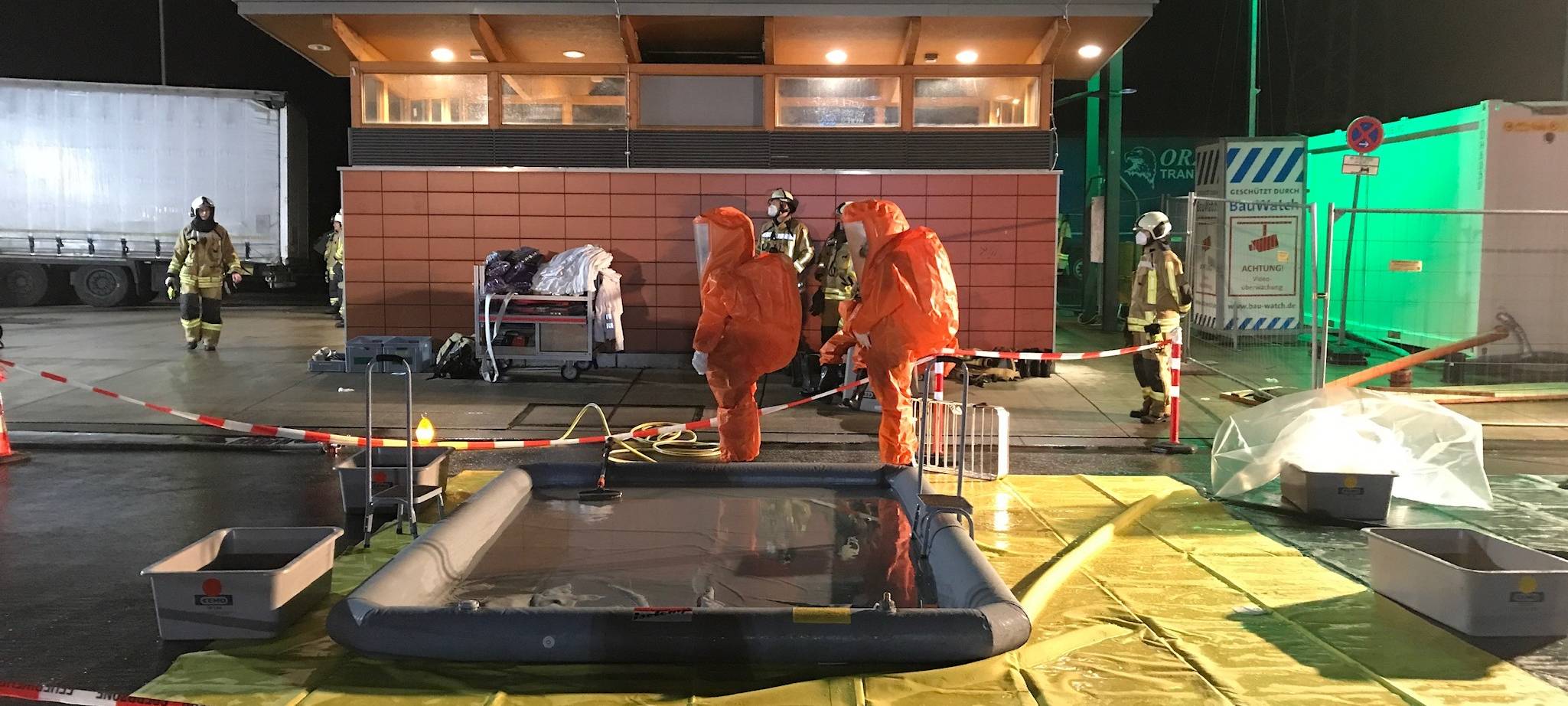 Gefahrguteinsatz der Bottroper Feuerwehr an der A2