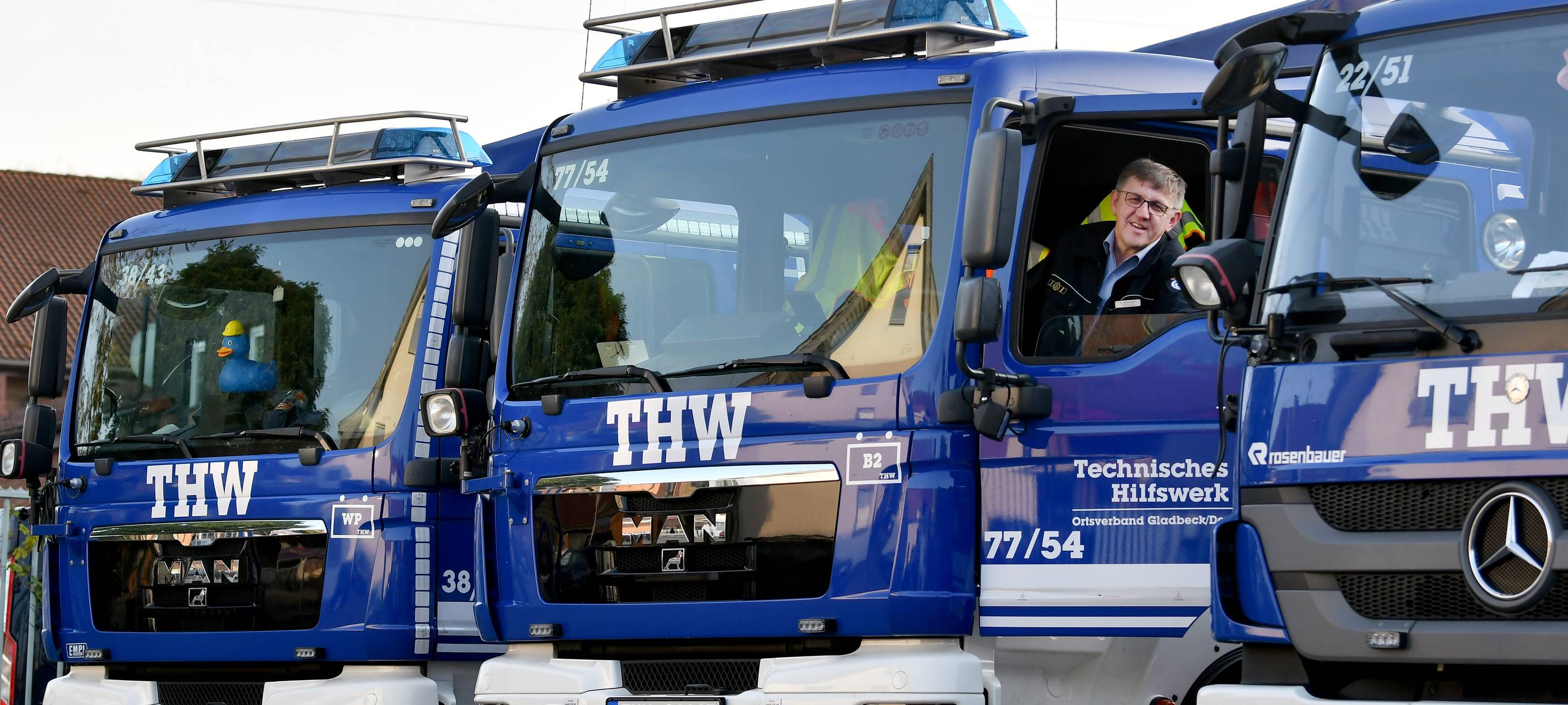 Die Fahrzeug-Kolonne des THW in Gladbeck