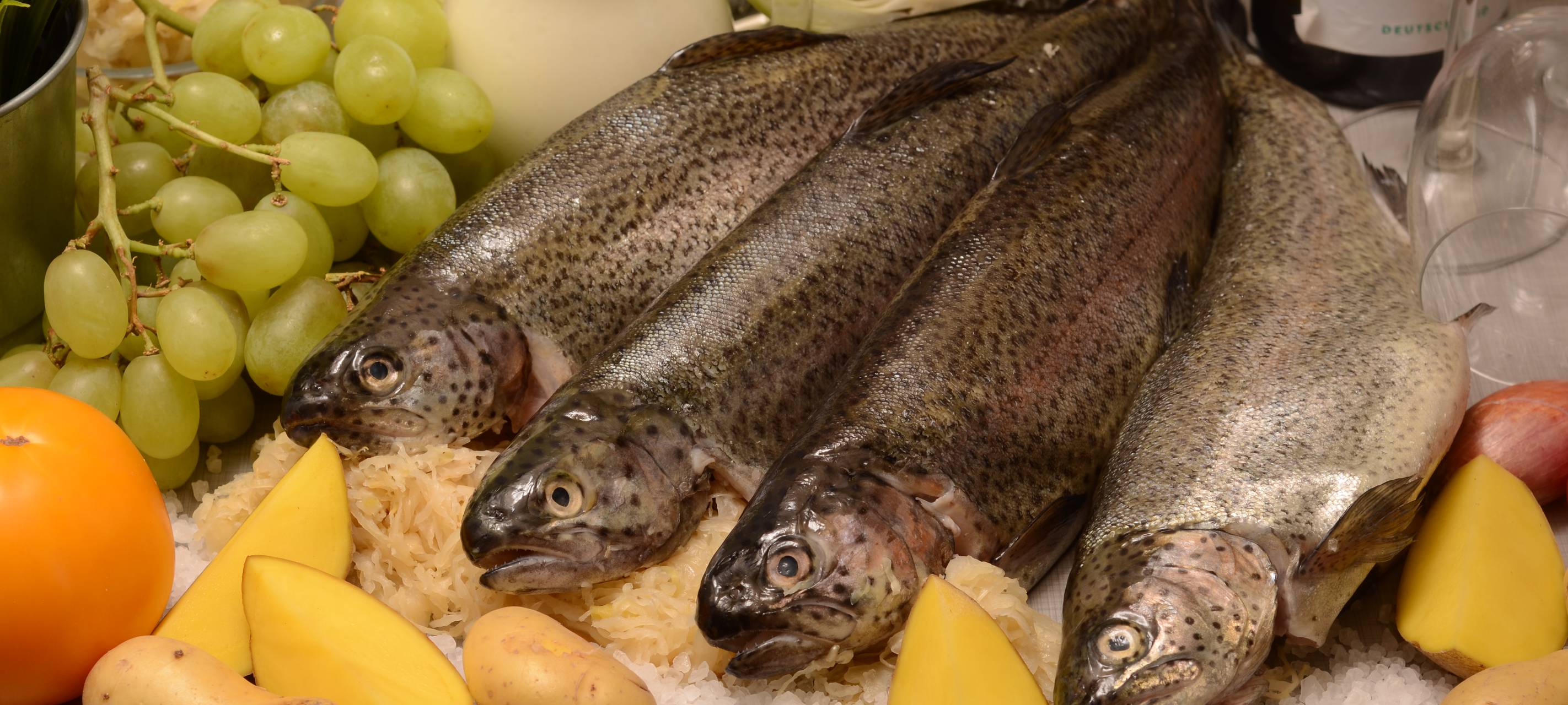 Forelle mit Rieslingsoße und frittiertem Sauerkraut