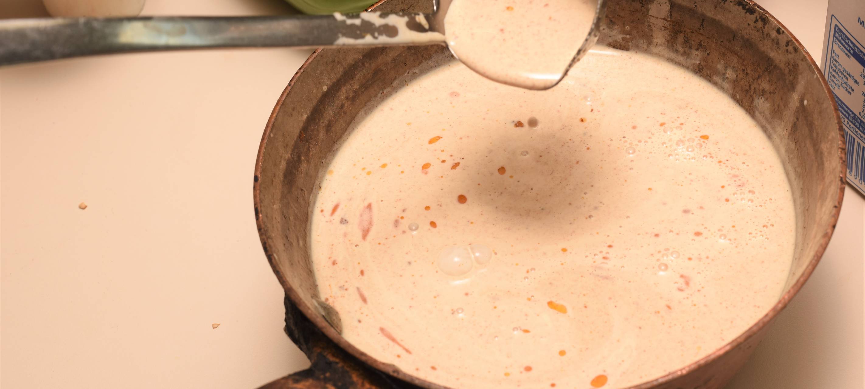 Schweinerücken mit Austernseitlingen, Staudensellerie, Pasta und Rahmsoße