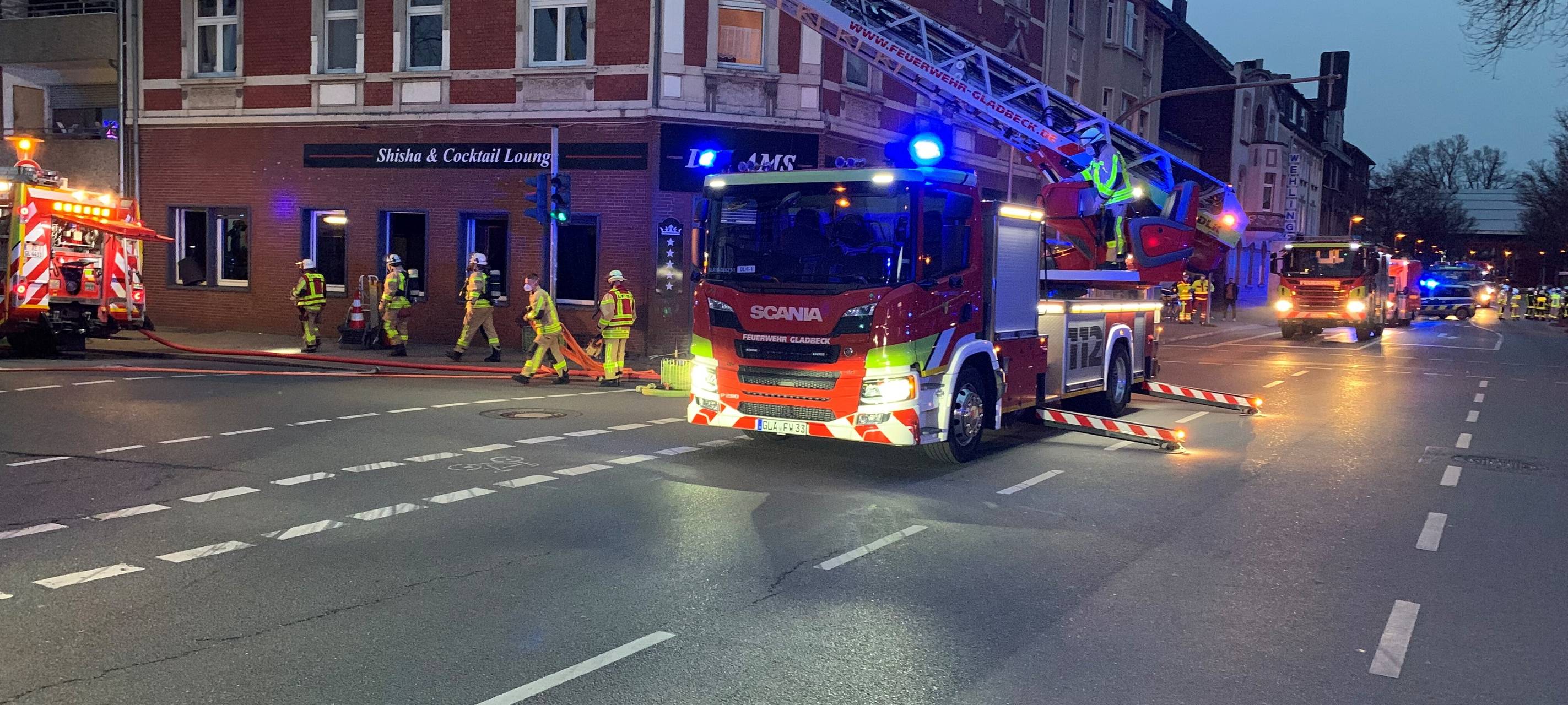 Gladbecker Feuerwehr löscht Brand in Shisha-Bar