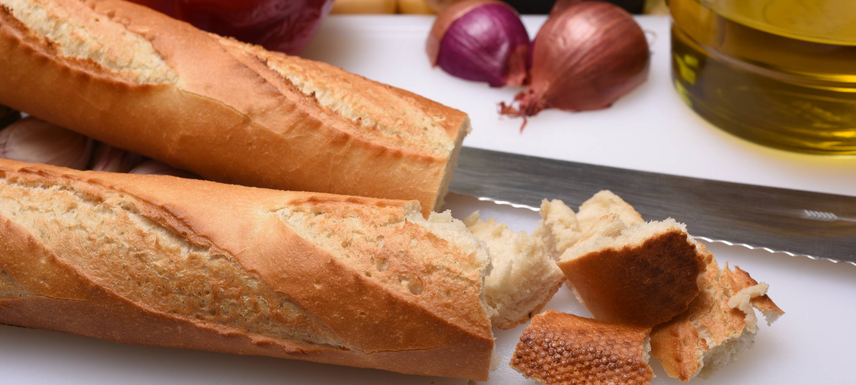 Gebratenes Perlhuhn mit Ofenspargel und Mojo verde