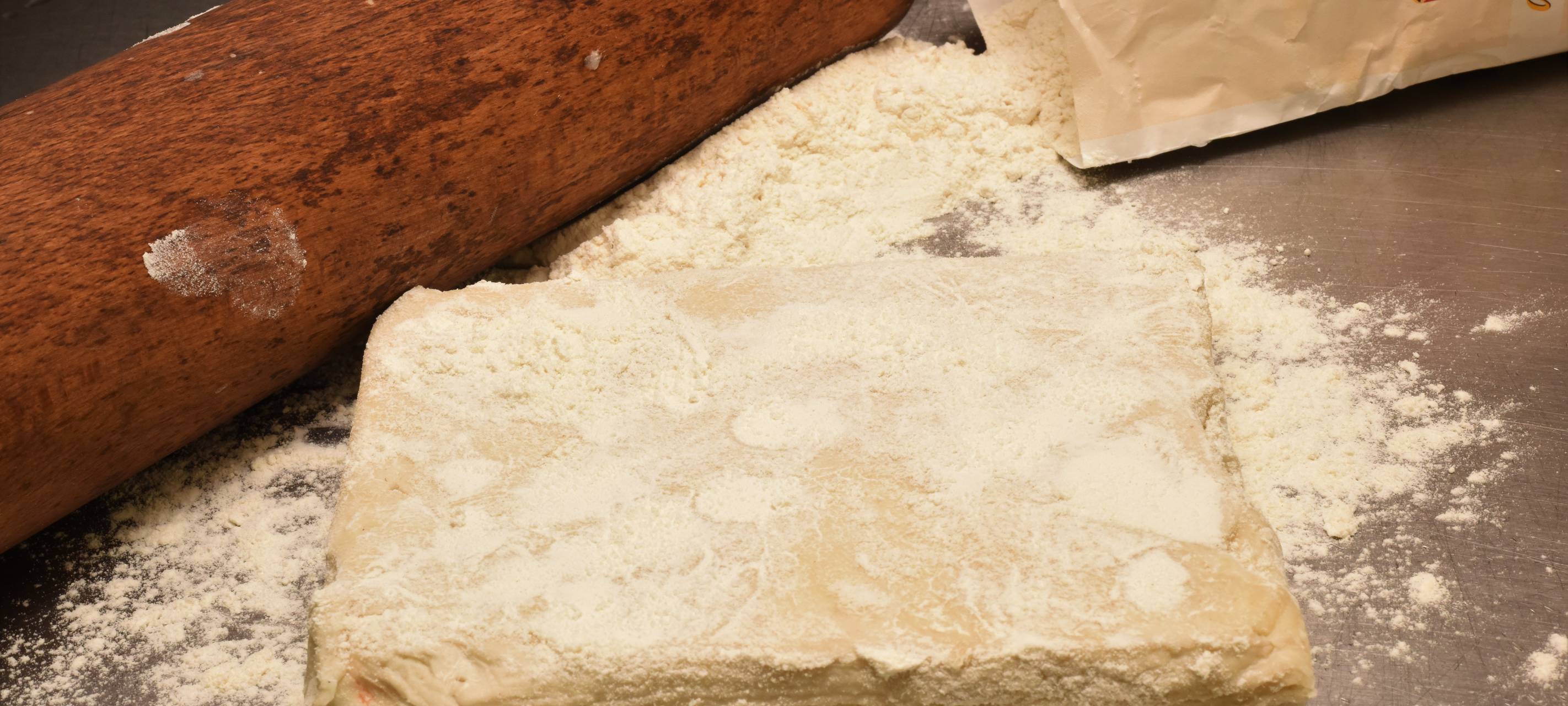 Blätterteig-Tartelettes mit Frühlingssalat und asiatischer Würze