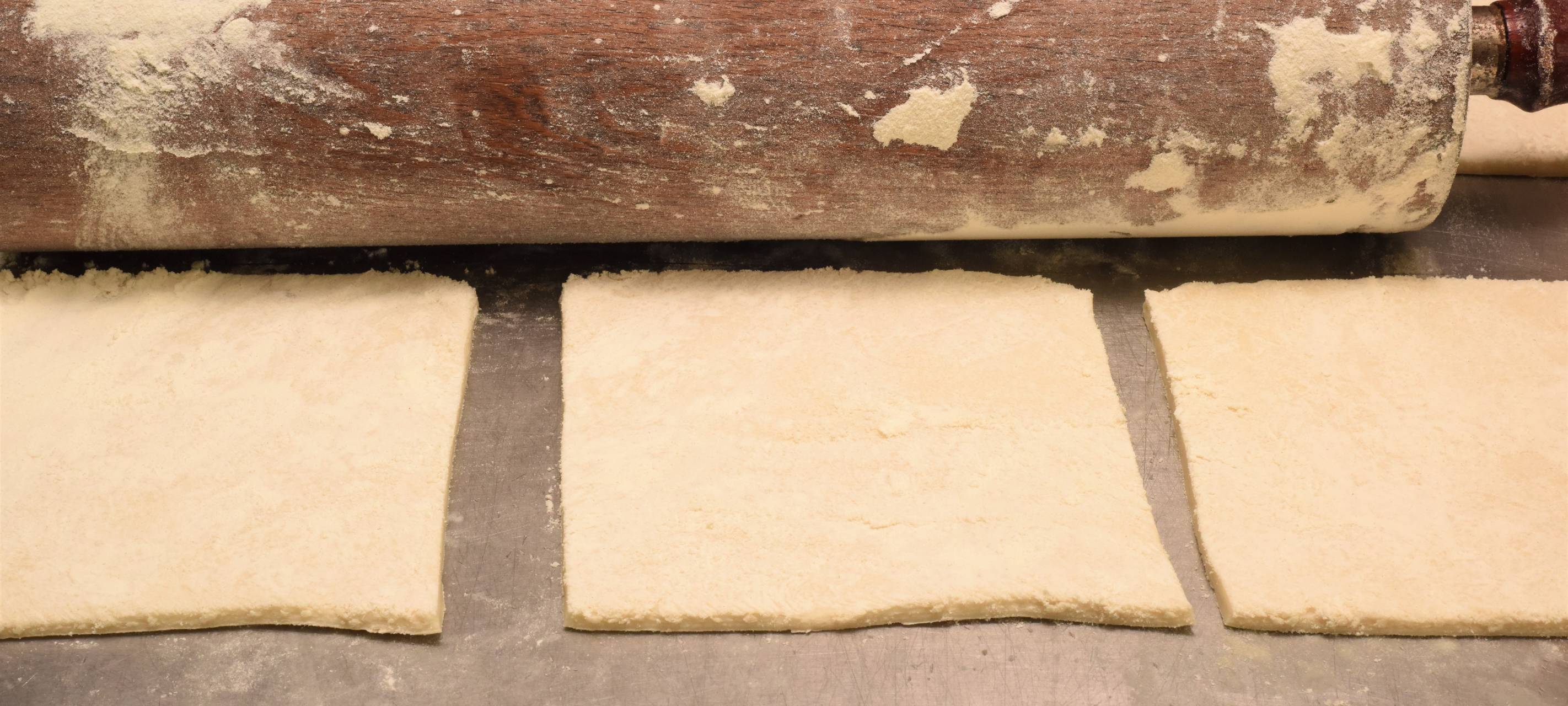 Blätterteig-Tartelettes mit Frühlingssalat und asiatischer Würze