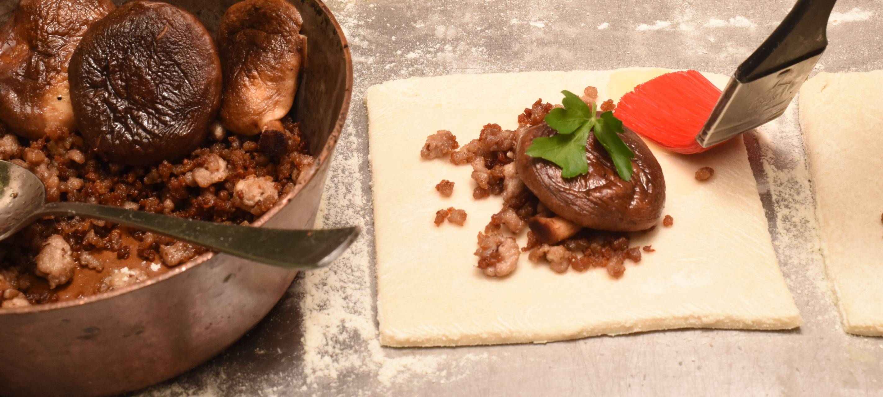 Blätterteig-Tartelettes mit Frühlingssalat und asiatischer Würze