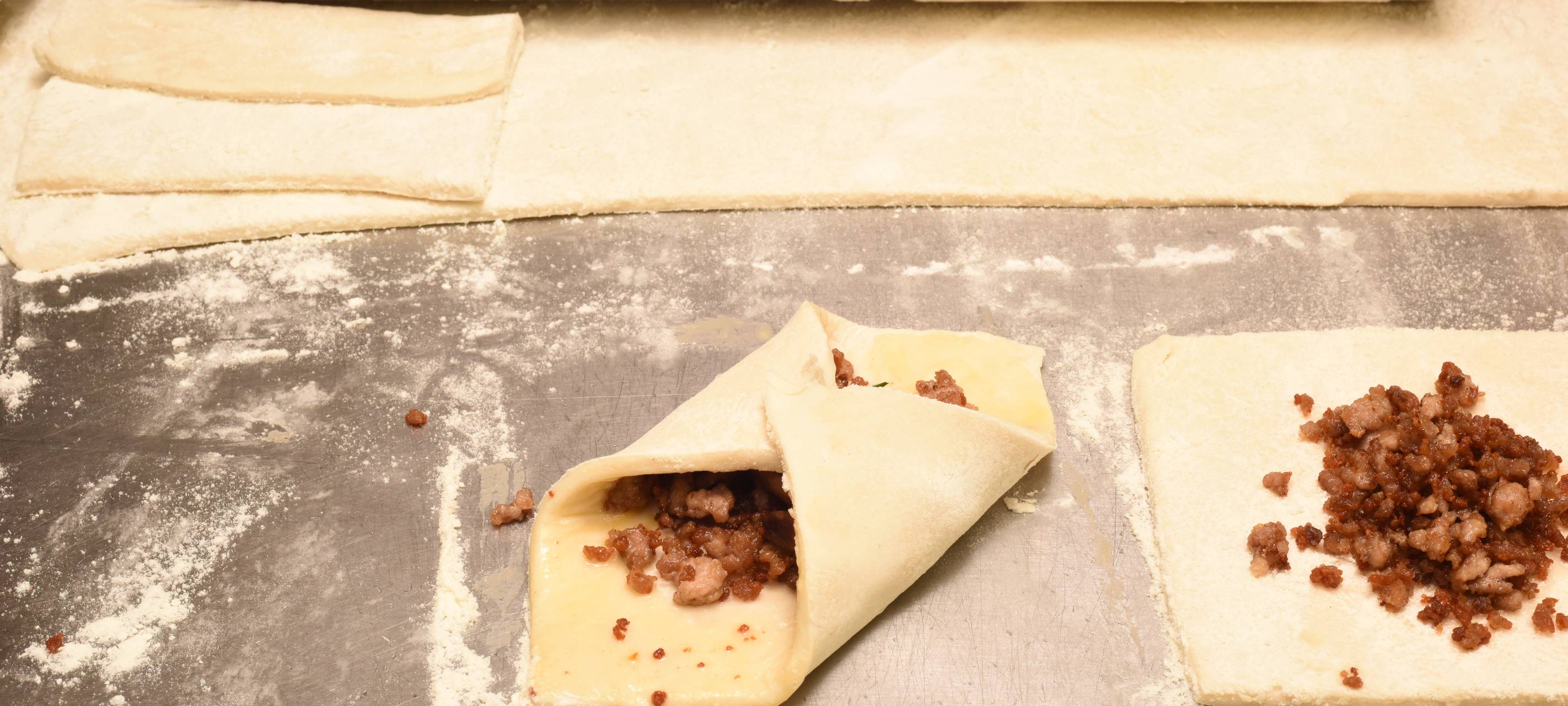 Blätterteig-Tartelettes mit Frühlingssalat und asiatischer Würze