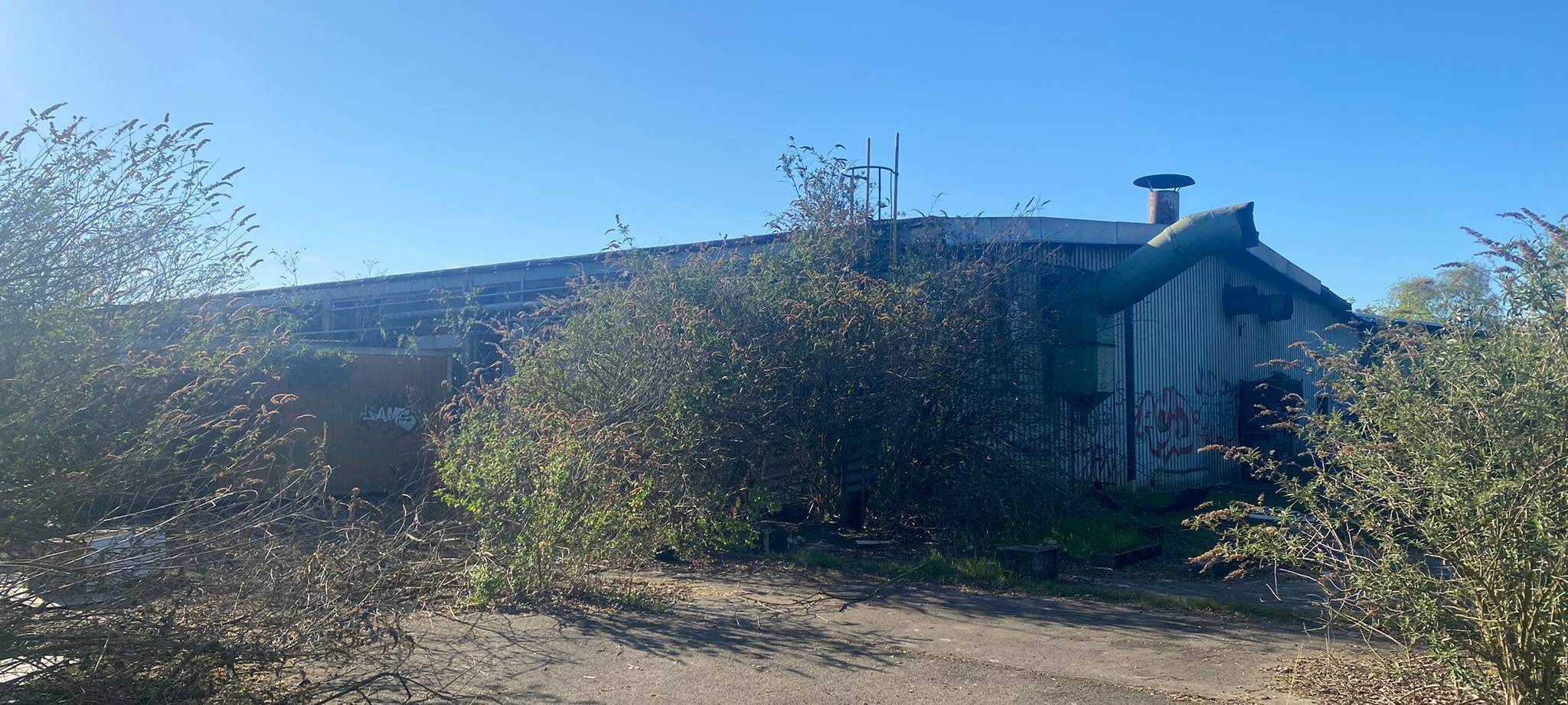 Ein leerstehendes Firmengebäude in Gelsenkirchen Bulmke-Hüllen