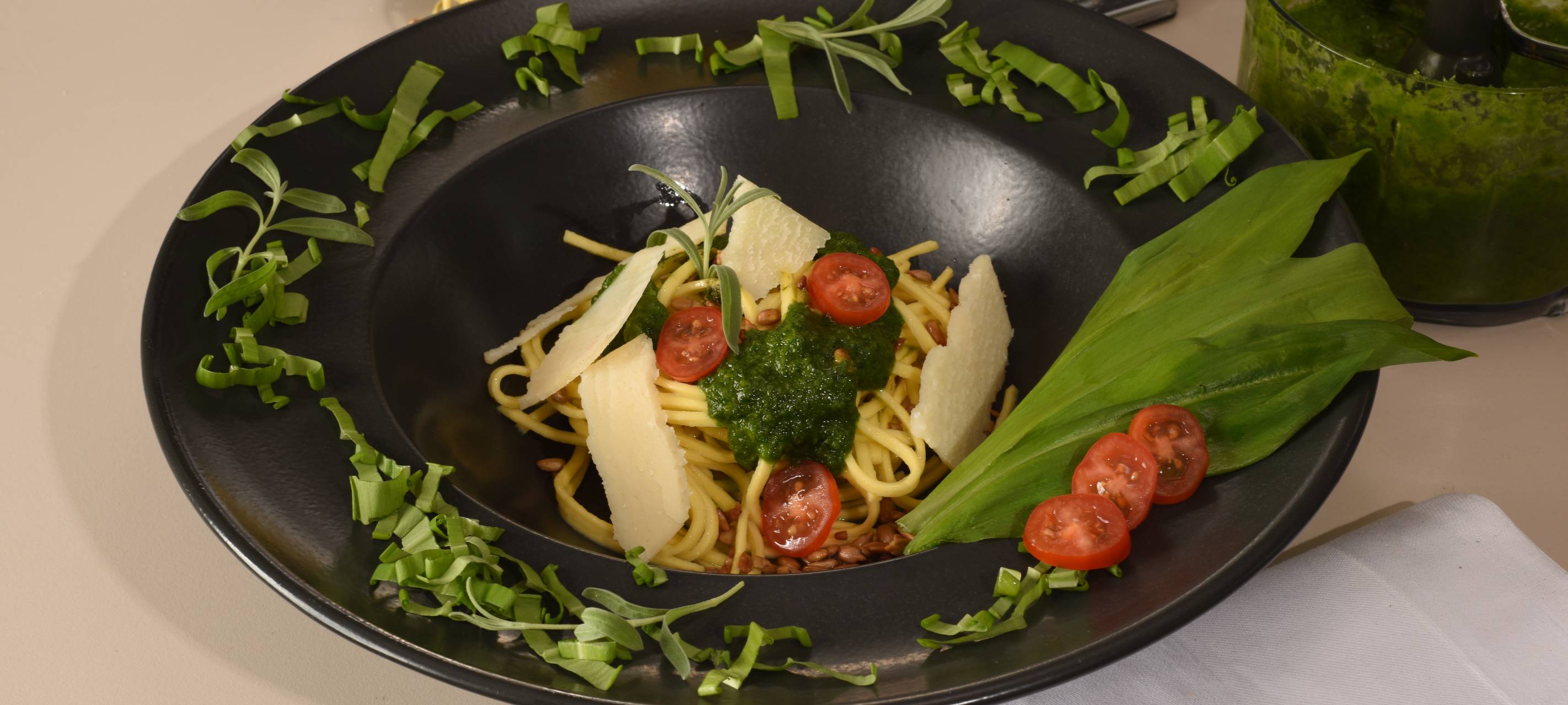 Bärlauchpesto mit Pasta und Pecorino
