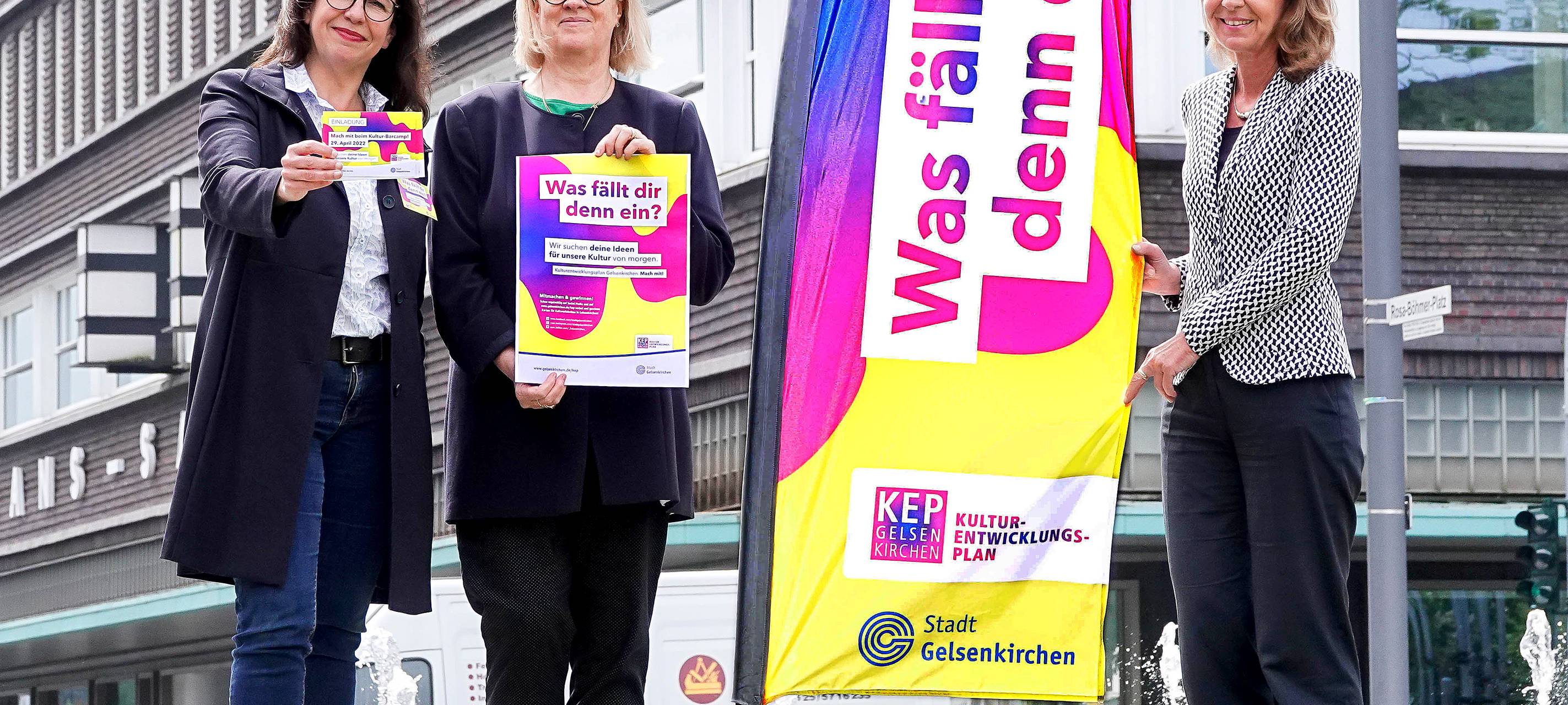 Stadt-Mitarbeiterinnen stellen das Kultur-Barcamp Gelsenkirchen vor